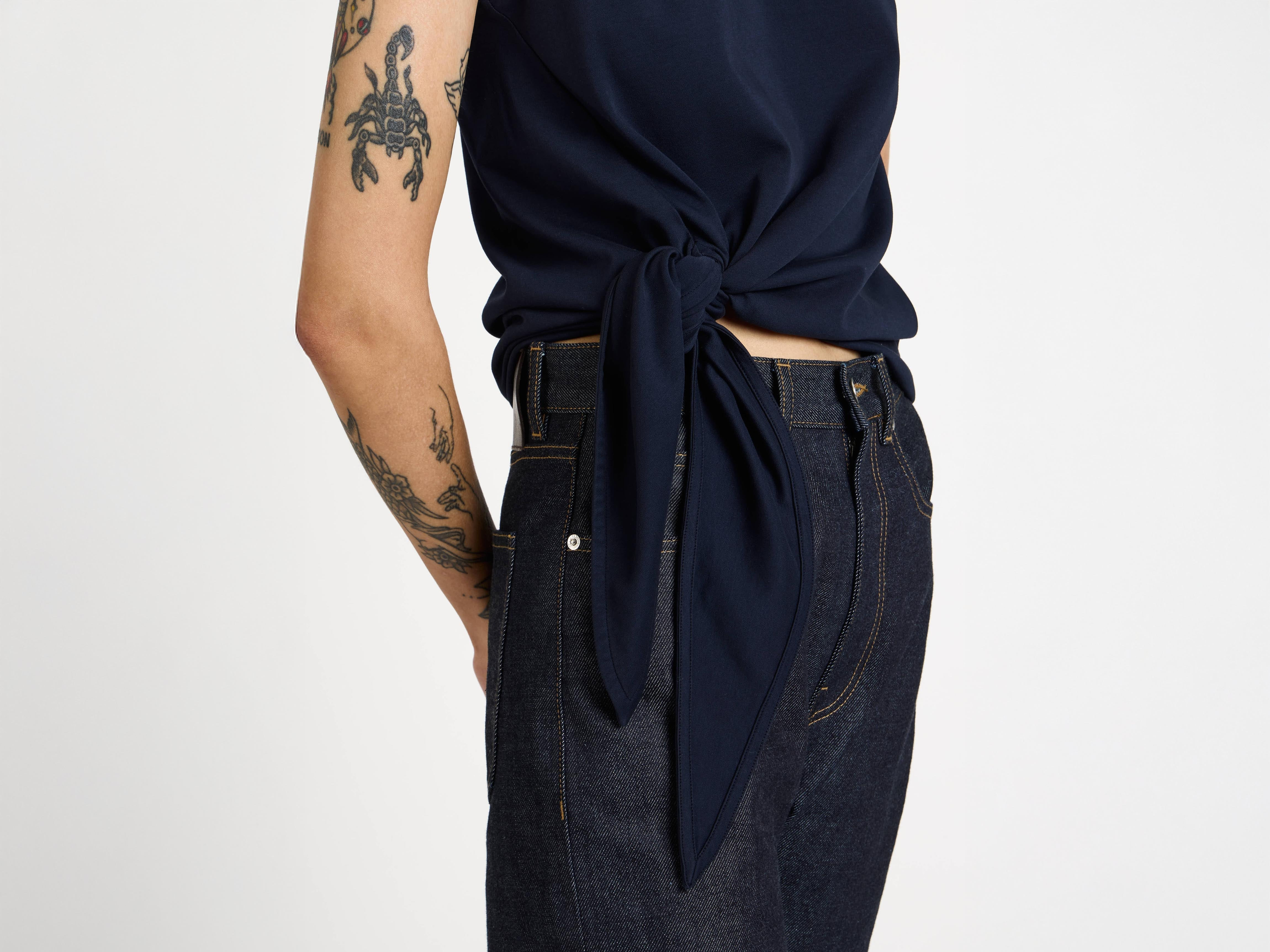 HEM KNOT TANK TOP IN NAVY - 8