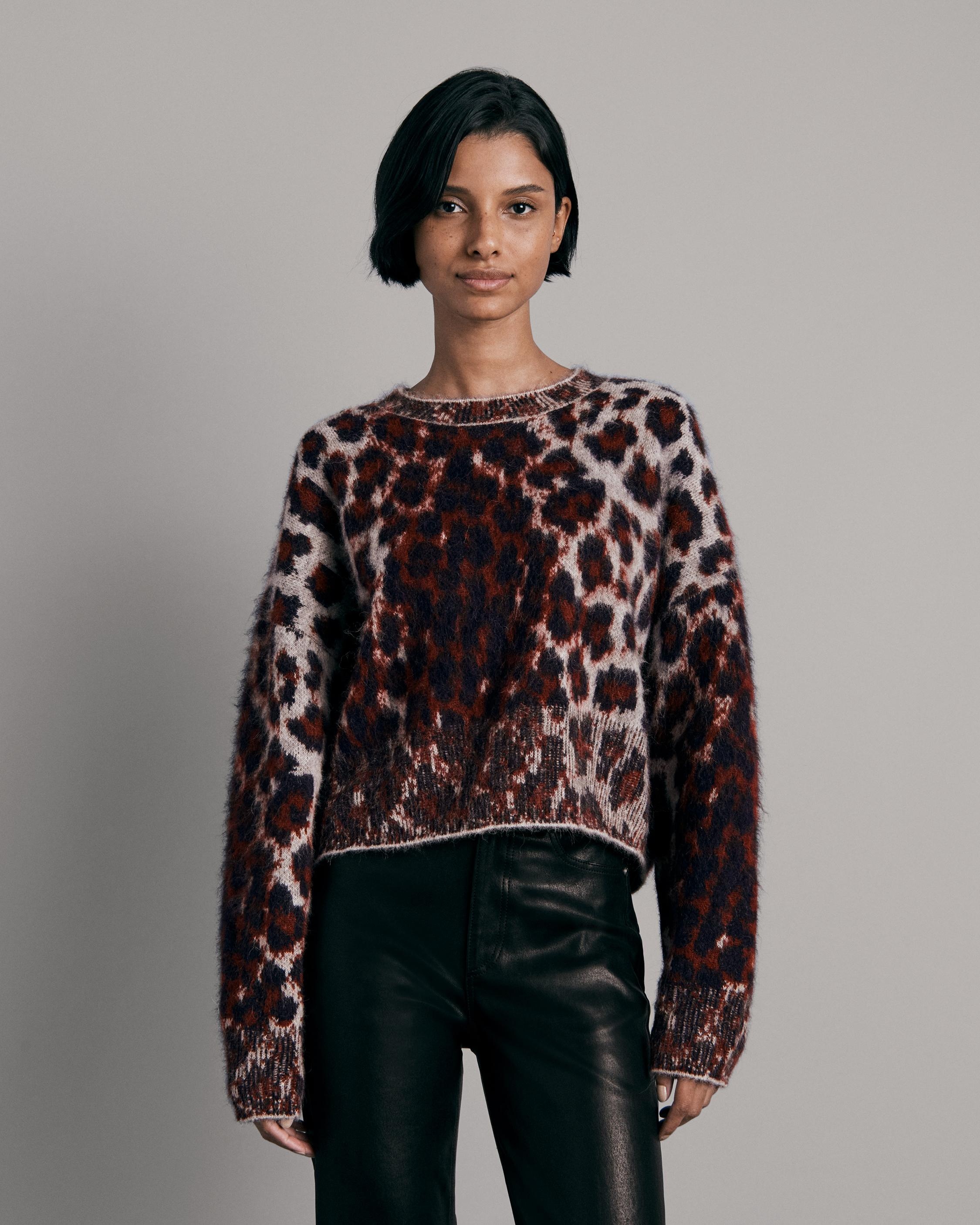 Sarah Wool Leopard Crew
Classic Fit Sweater - 2