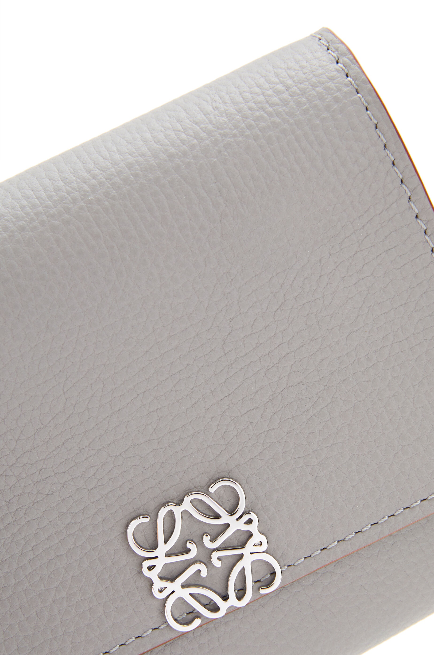 Anagram wallet on chain in pebble grain calfskin - 5