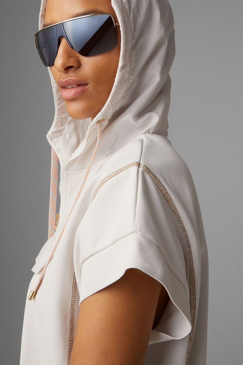 Pauline Short-sleeved hoodie in Sand 4