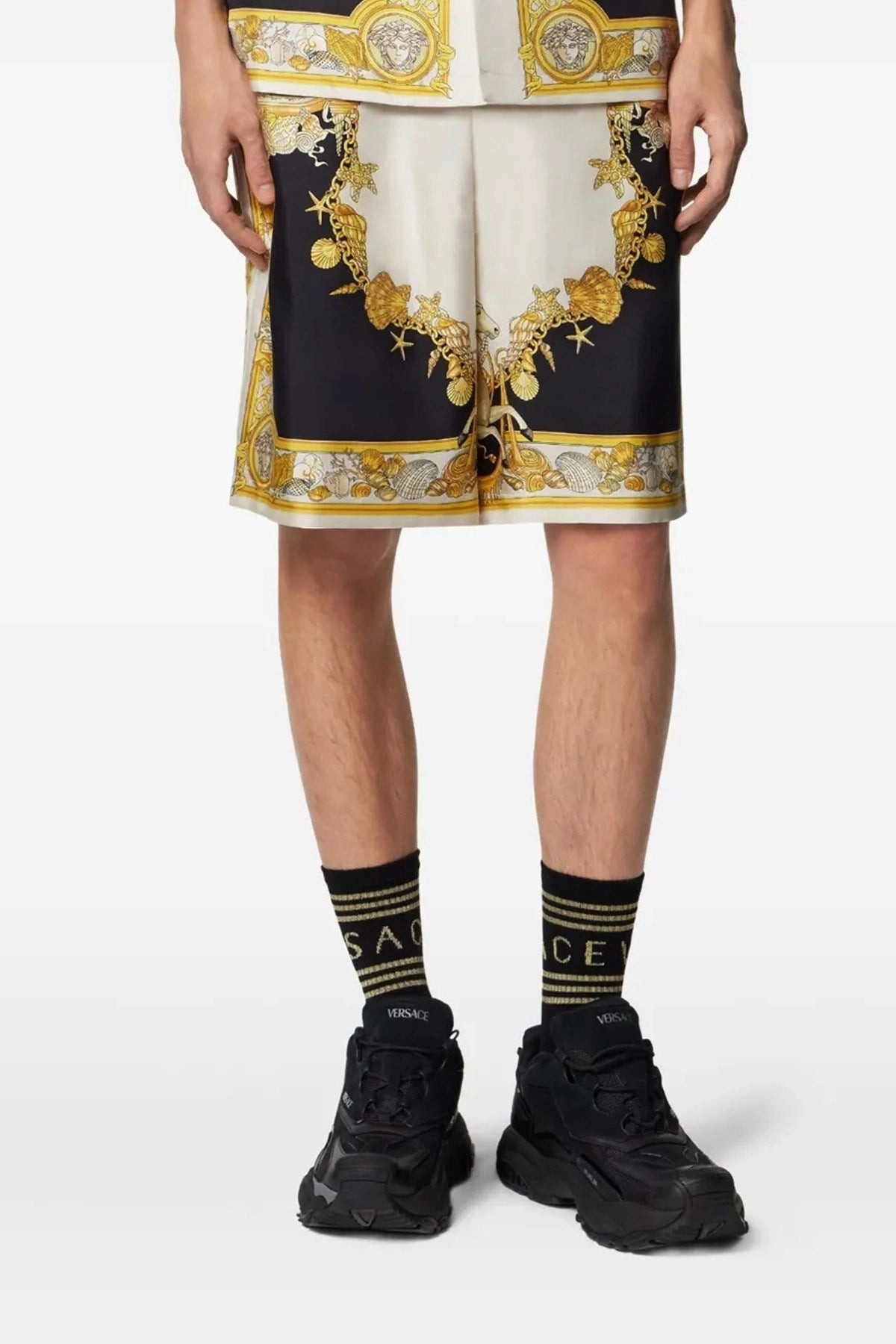 Versace Men 'Coral Theatre' Print Bermuda Shorts - 2