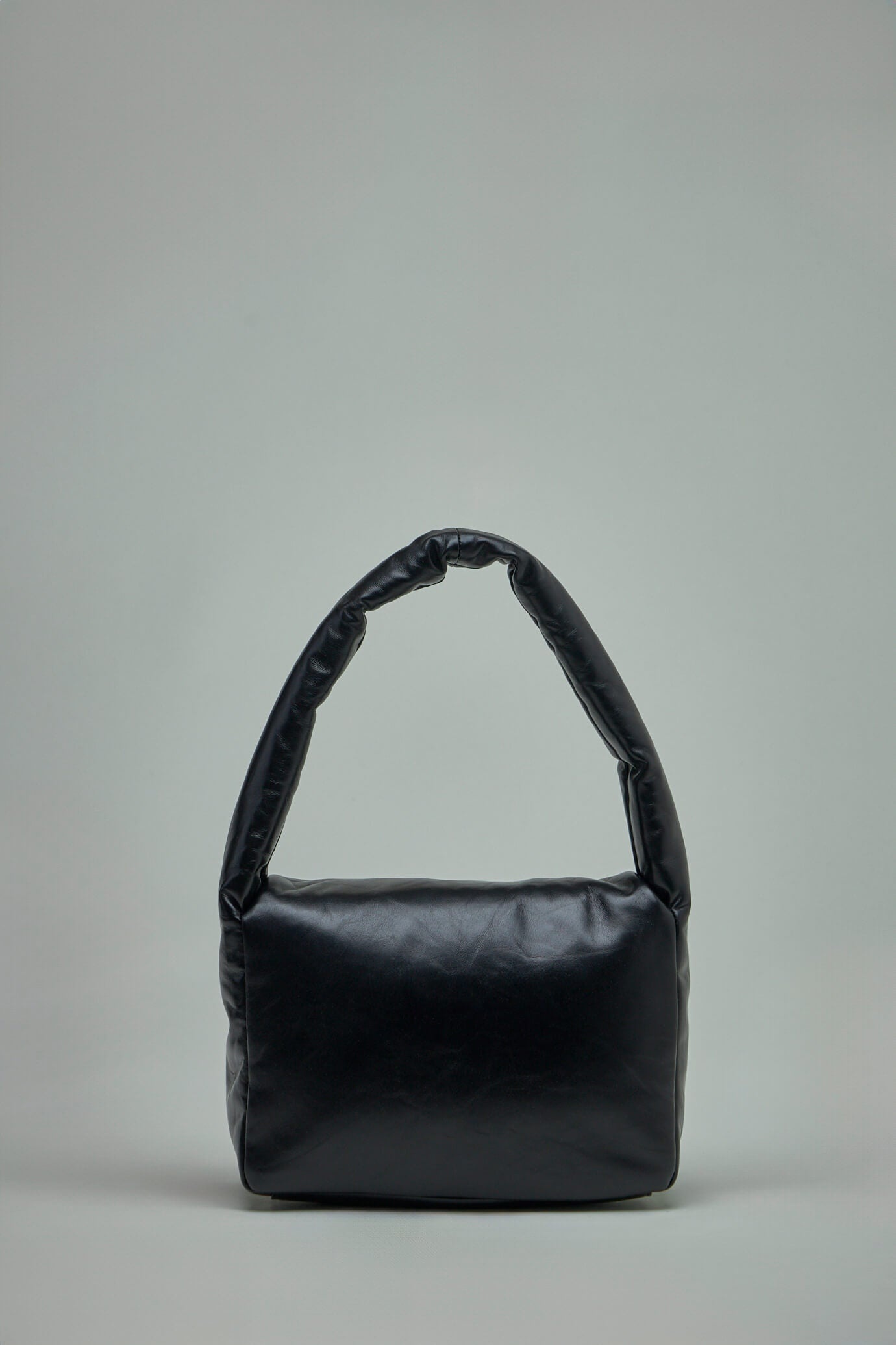 お買い得！！★ Balenciaga ★ Monaco スリングバッグ S BALENCIAGA Monaco Sling Bag S | labelsfashion | REVERSIBLE