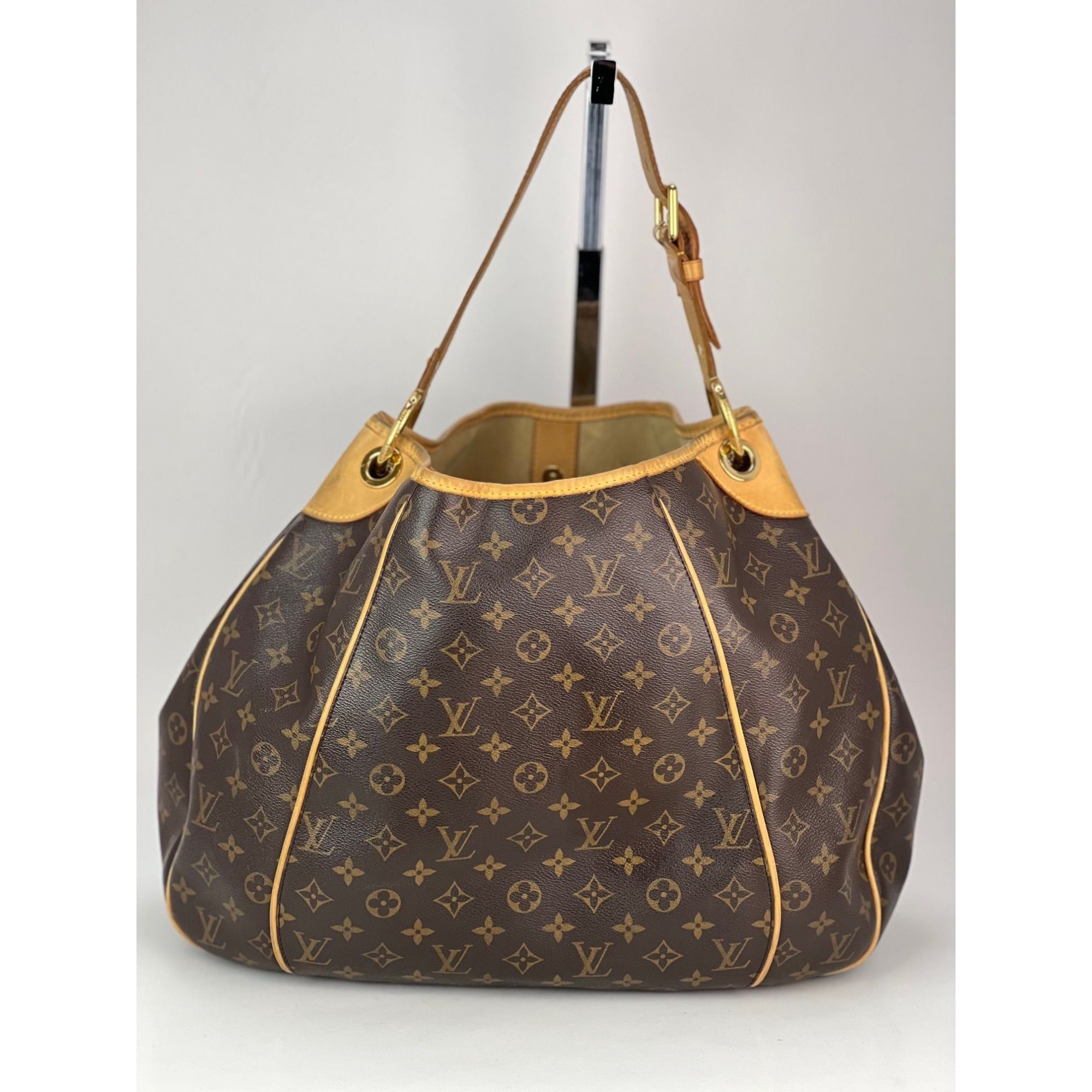 LOUIS VUITTON Galliera GM Monogram Shoulder Bag - 2