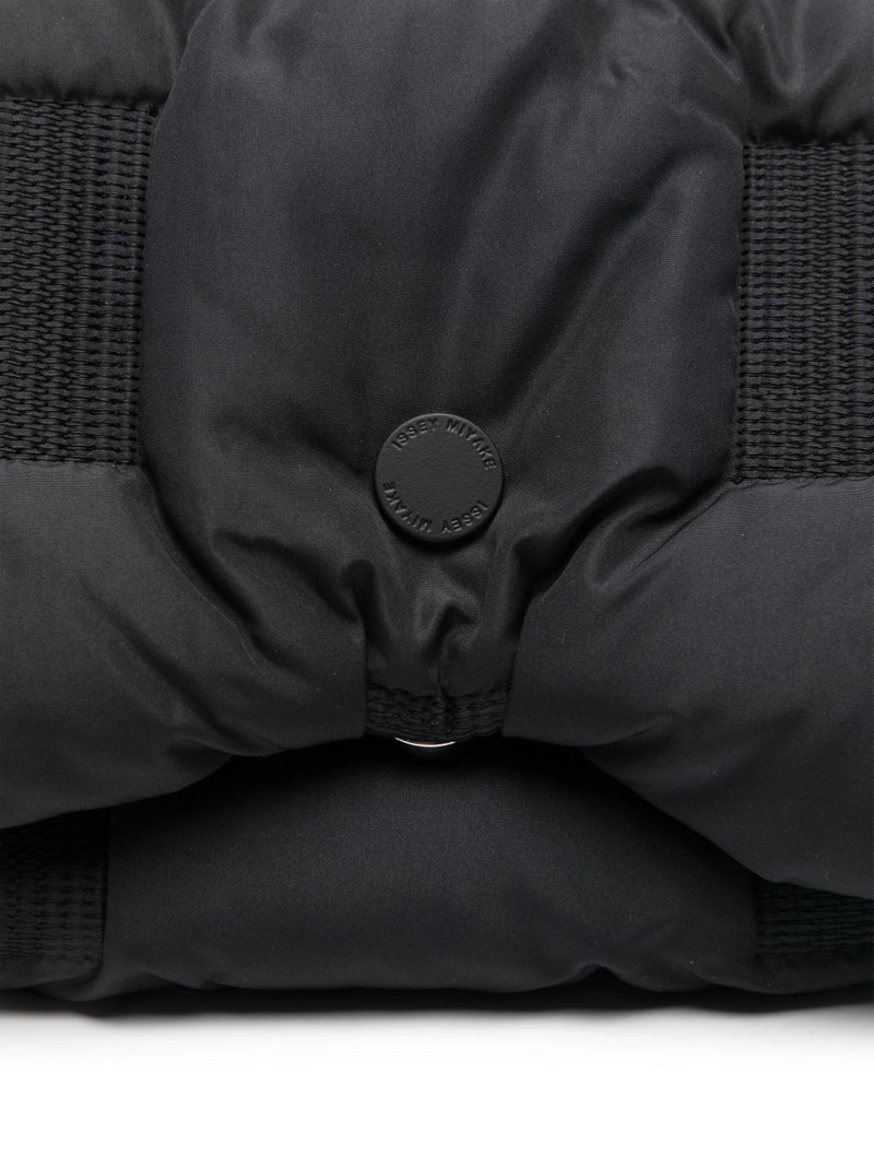 ISSEY MIYAKE Square Cushion shoulder bag - IM48AG401 | REVERSIBLE