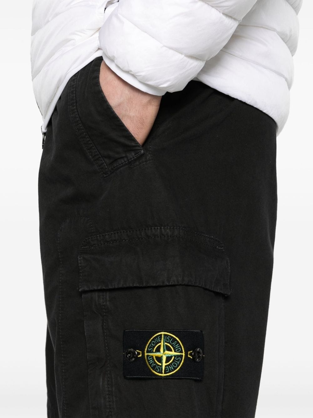 Compass-badge cotton cargo shorts - 5