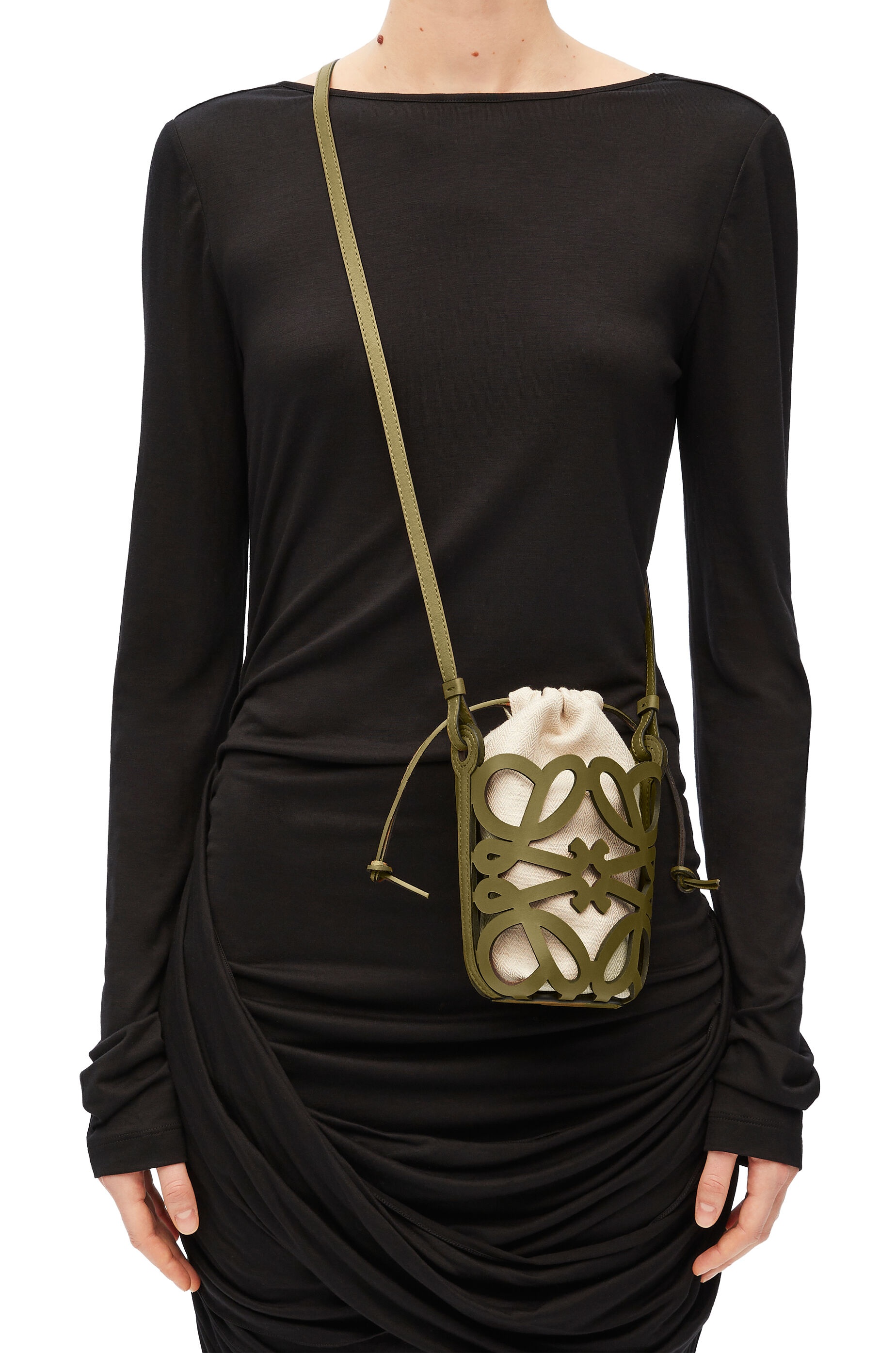 Anagram cut-out pocket in classic calfskin and canvas - 2