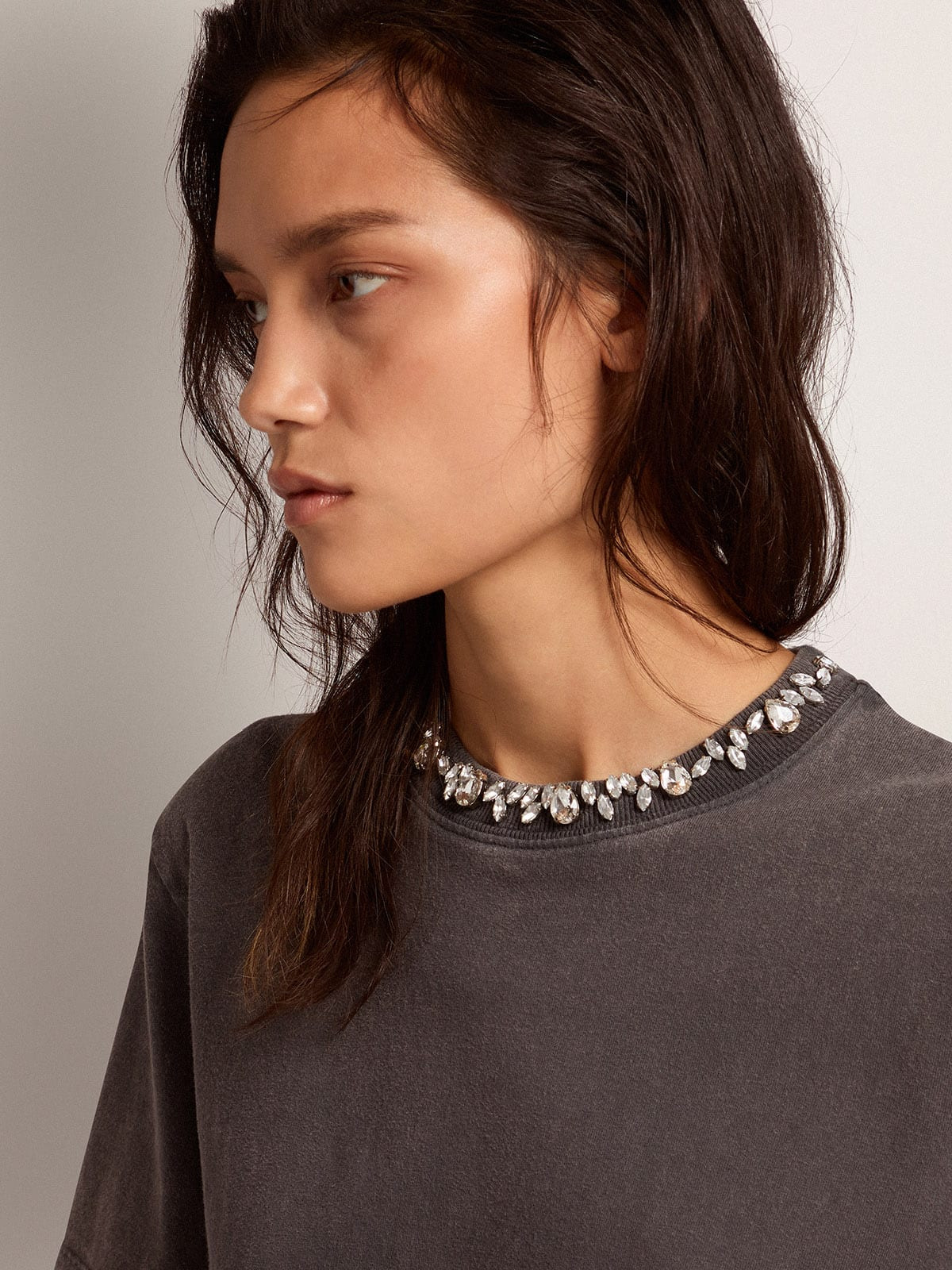 Women's anthracite gray T-shirt with crystals - 5