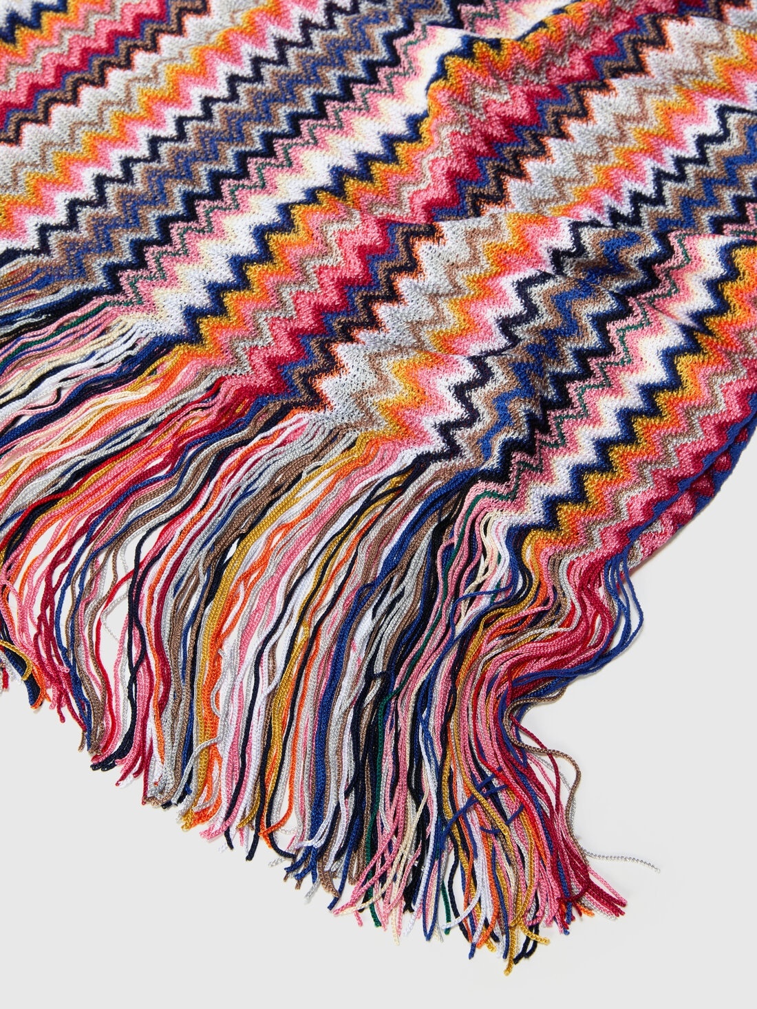 100% viscose scarf with chevron pattern and fringes - 2