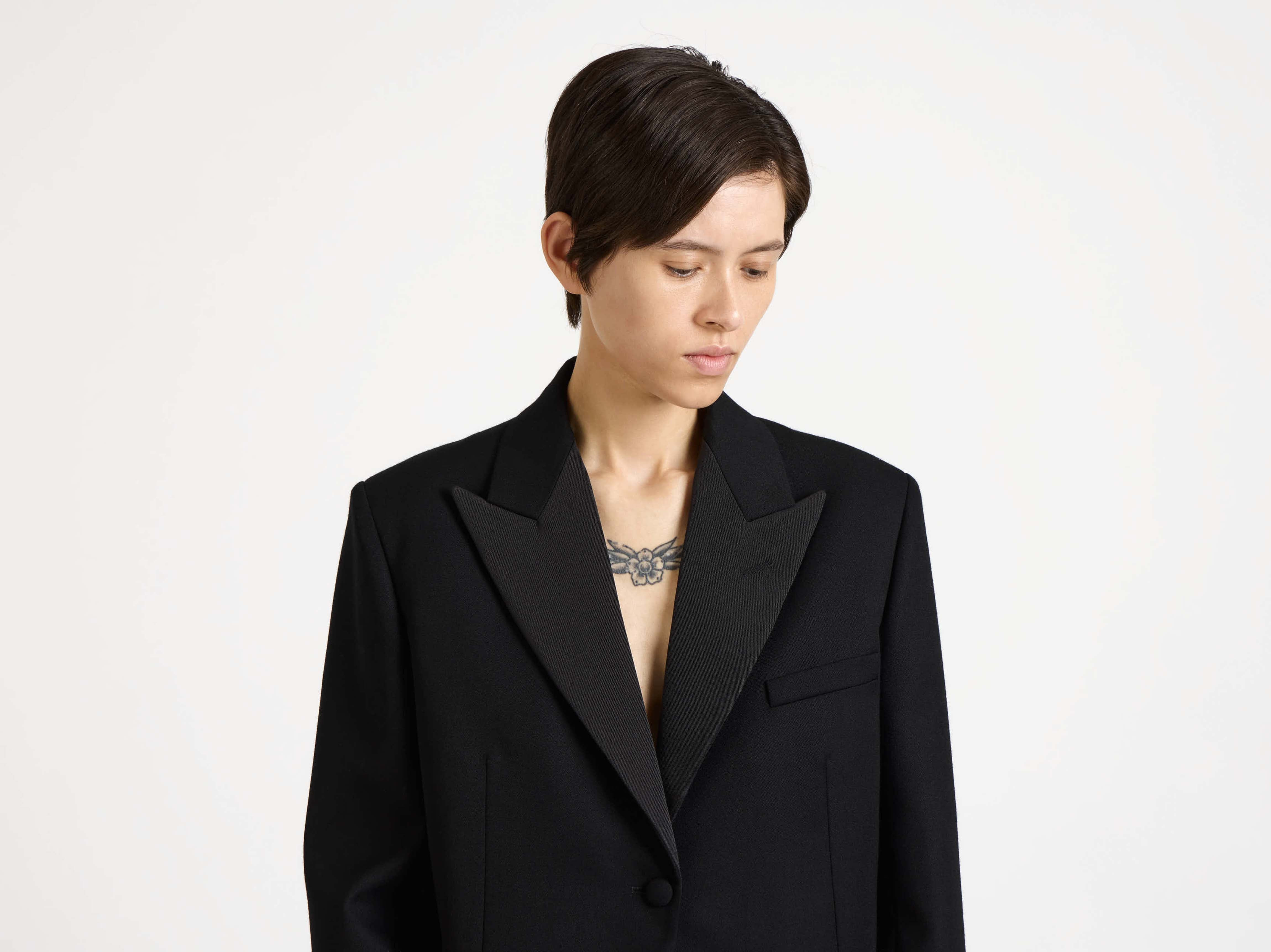 FITTED TUXEDO JACKET IN BLACK - 8