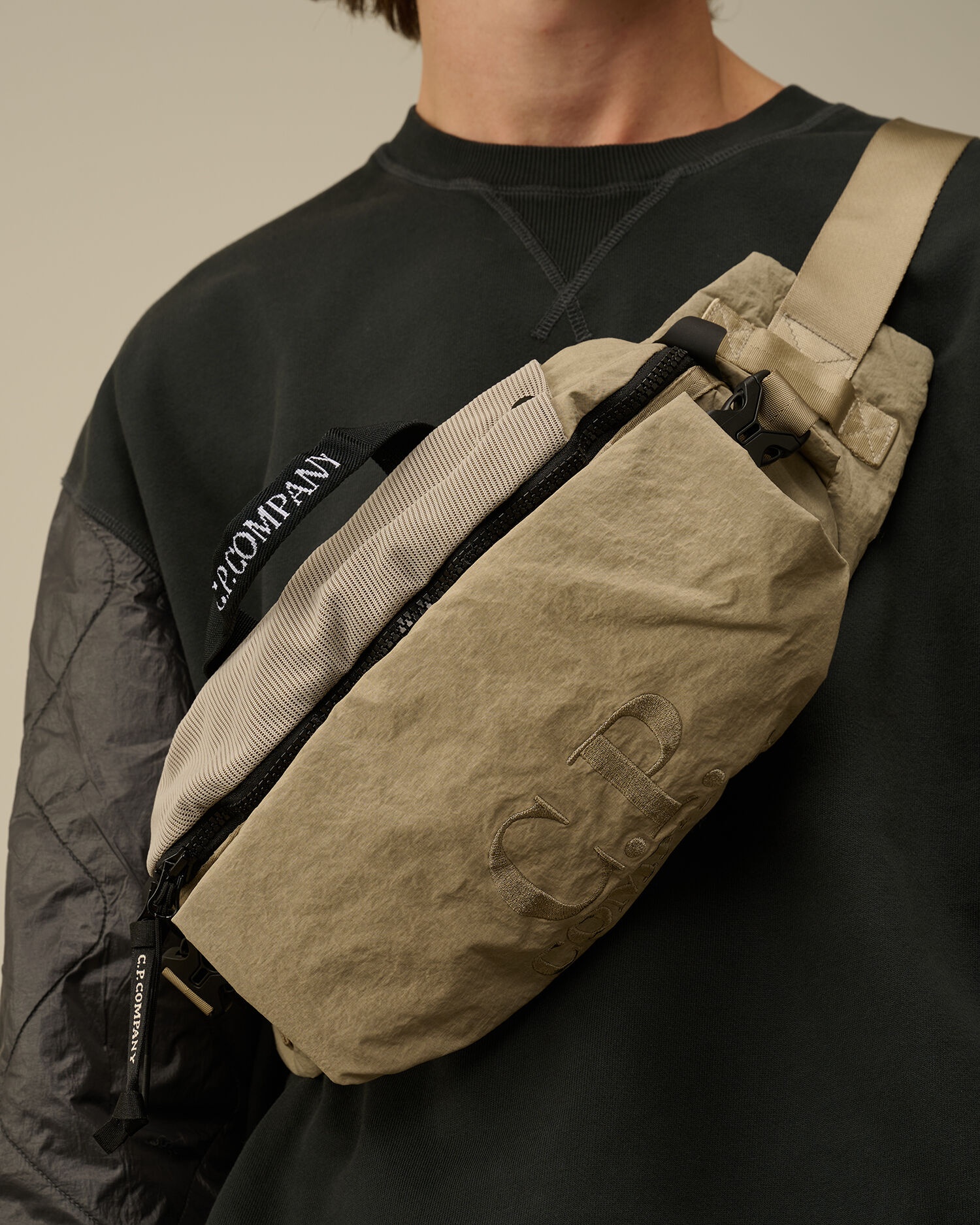 【CP COMPANY】 Plain Paper Touch Waistbag C.P. Company Plain Paper Touch Logo Waistbag | REVERSIBLE