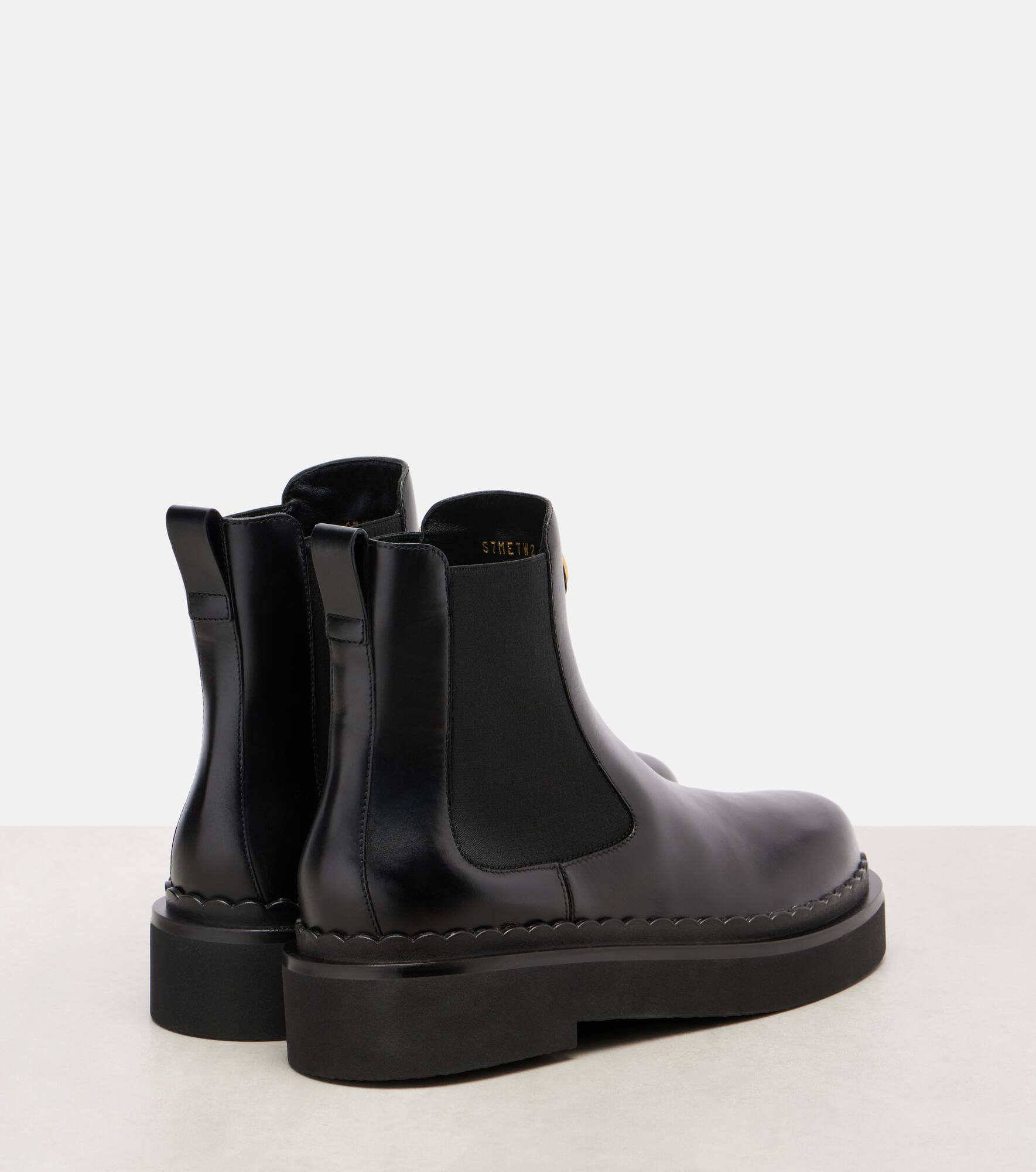 VLogo Signature leather ankle boots - 2