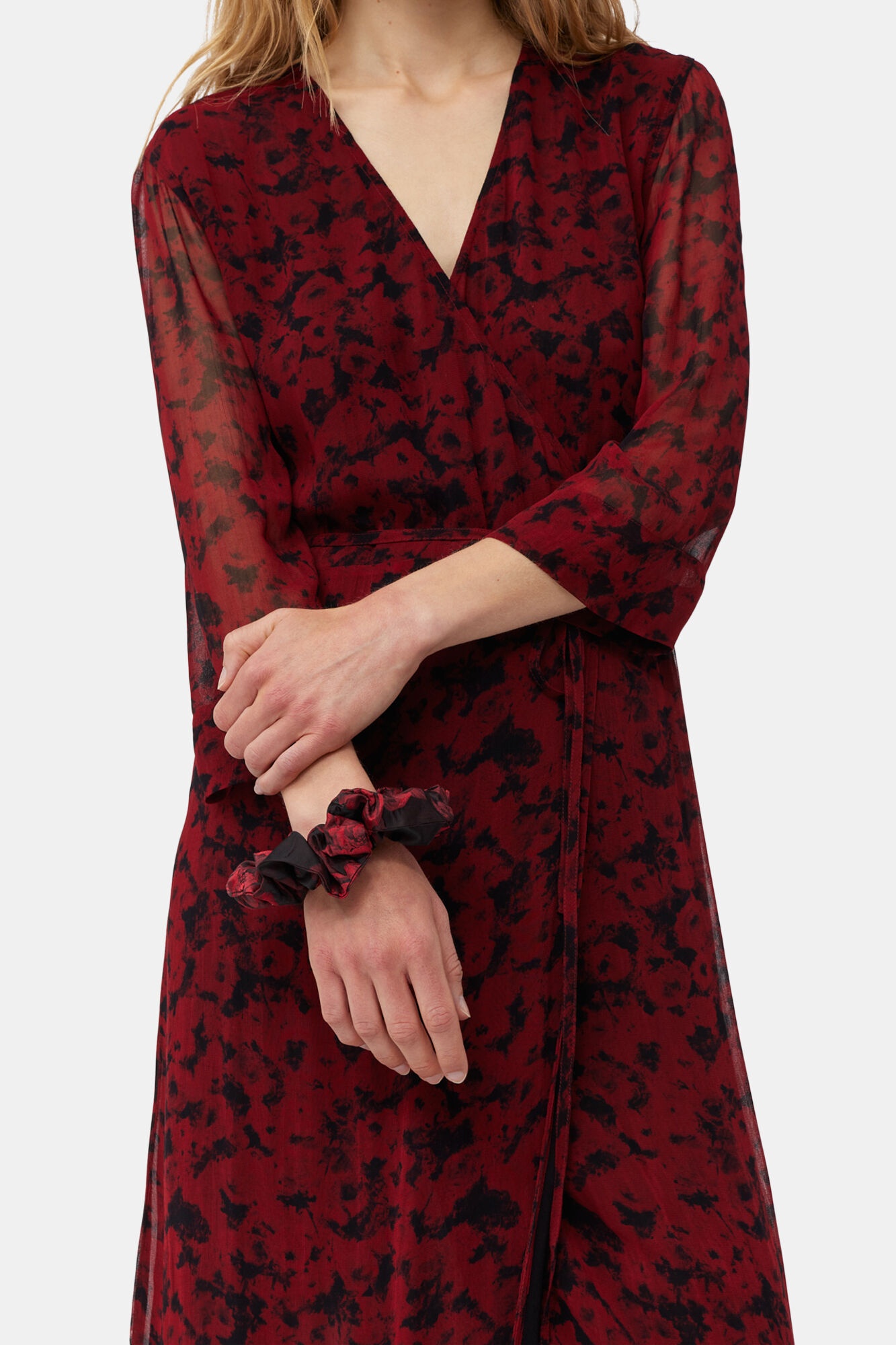 RED BOTANICAL JACQUARD SCRUNCHIE - 2