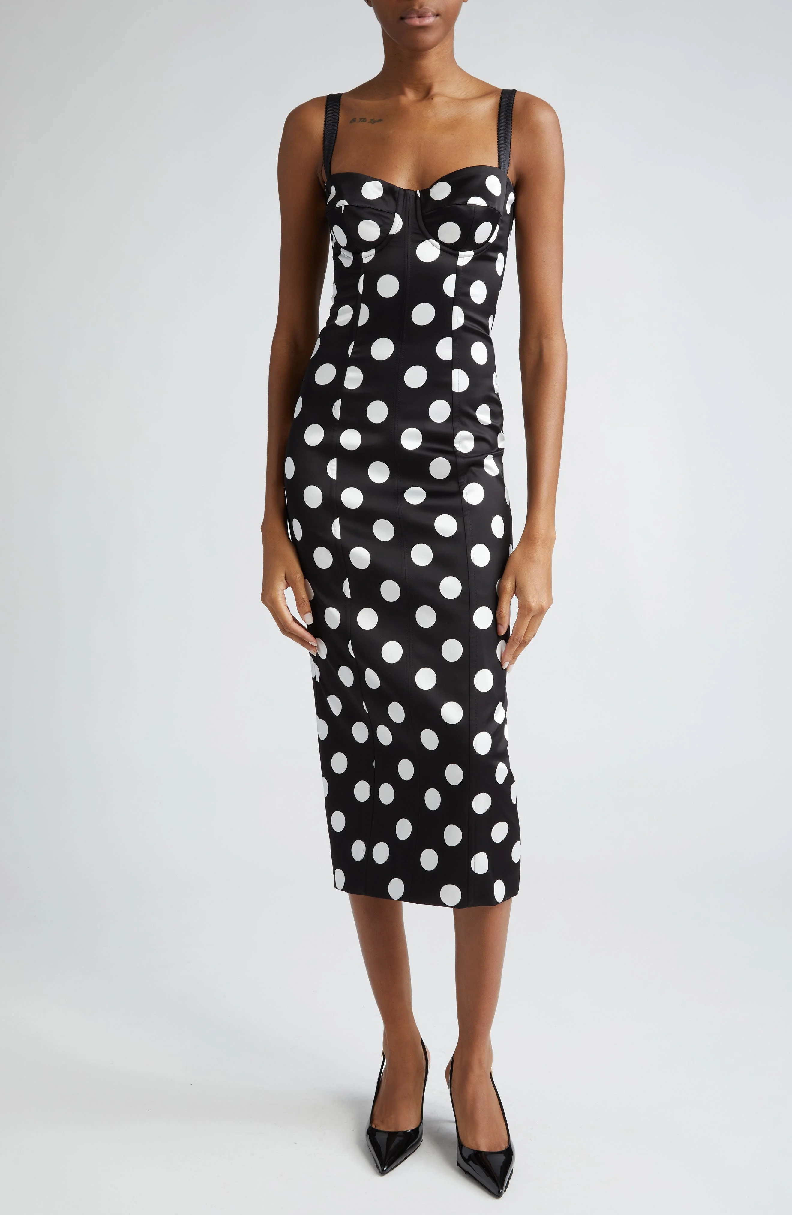 Polka Dot Ruched Satin Sheath Dress in Hnl2Wpois Bco Fdo. nero - 1