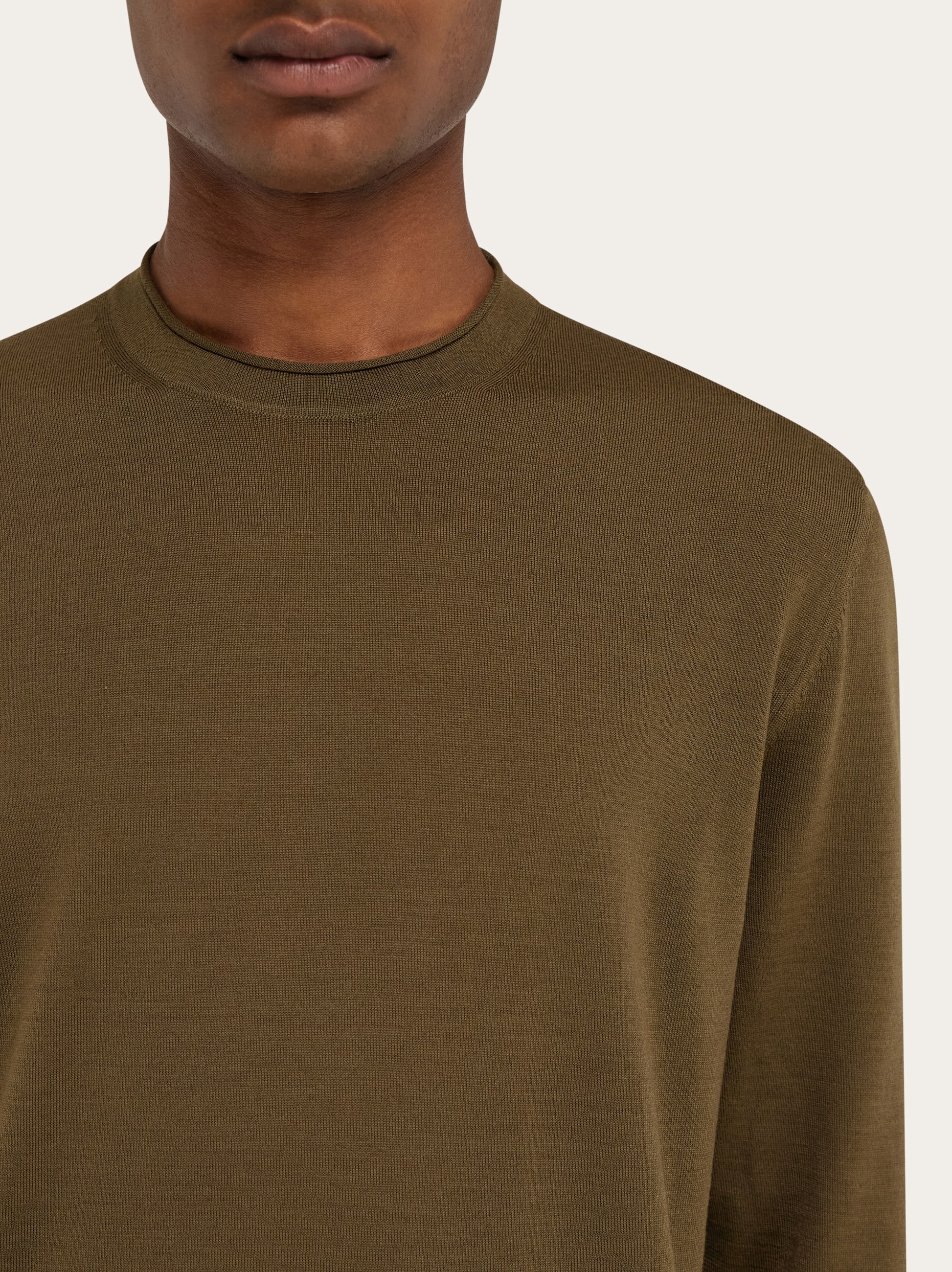 Light sweater with embroidered signature - 4