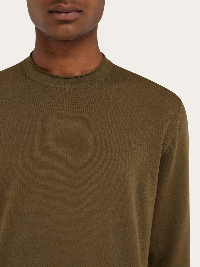 Light sweater with embroidered signature 4