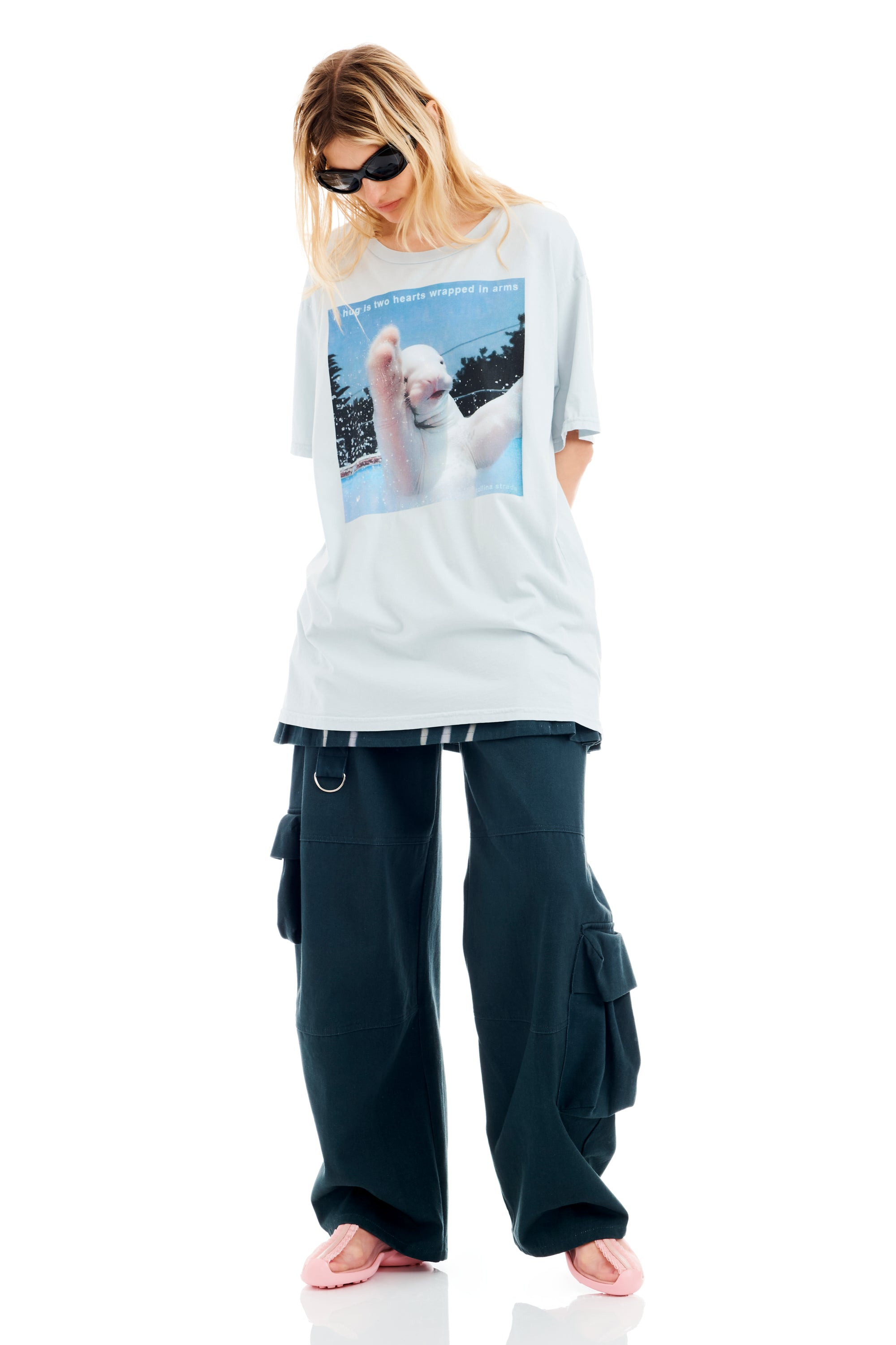A HUG GRAPHIC TEE - 2