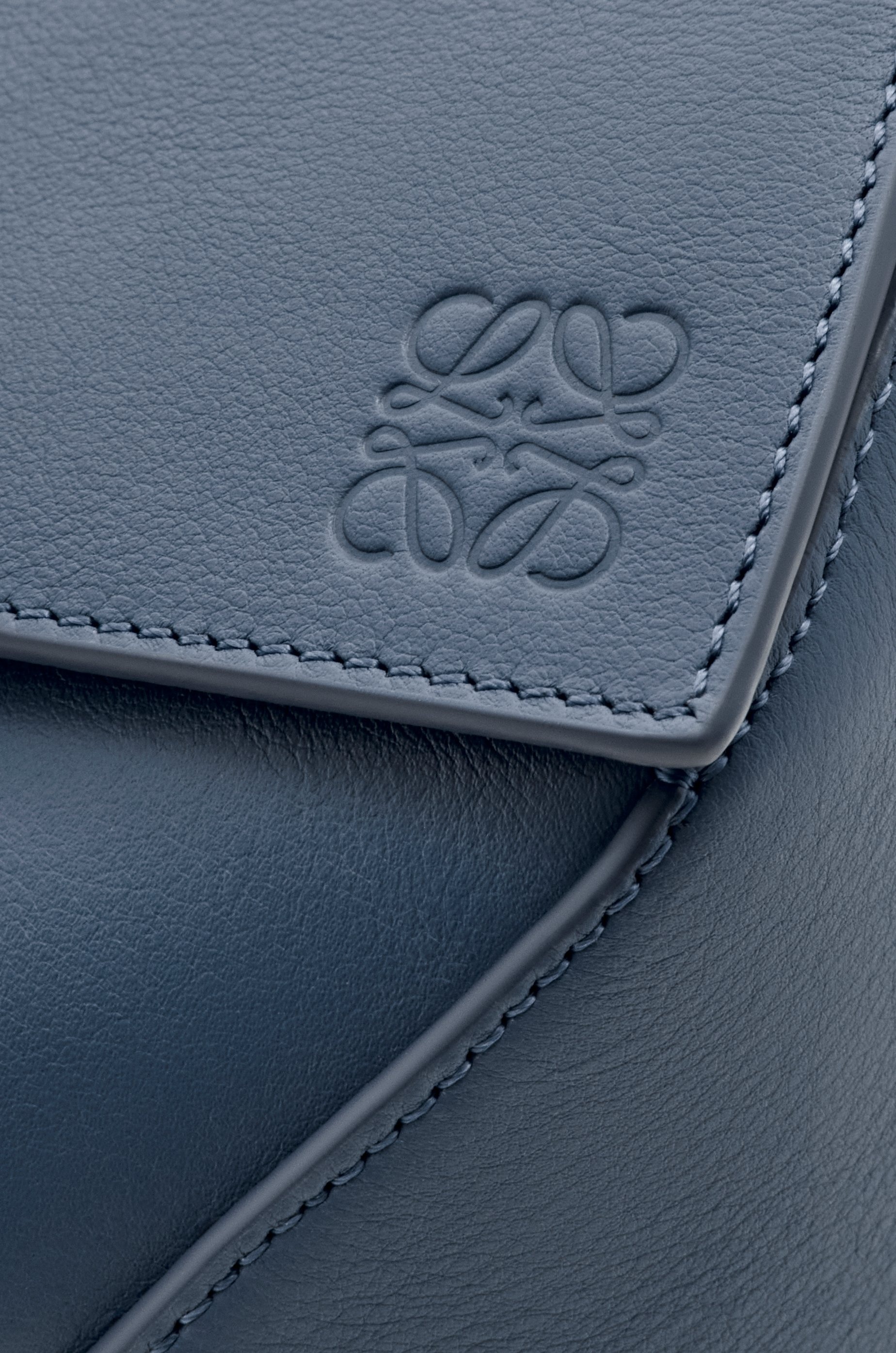 Small Puzzle bumbag in classic calfskin - 6