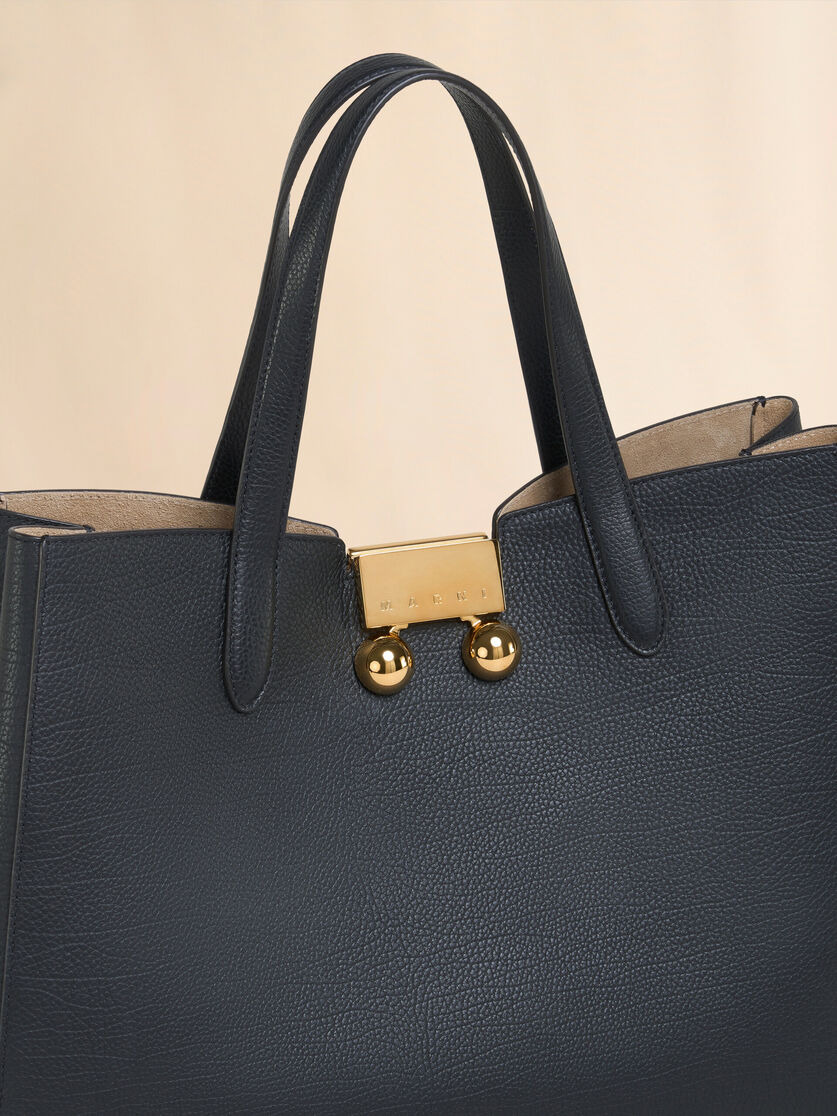 BLACK LEATHER MEDIUM TRUNKAROO TOTE HANDBAG - 5