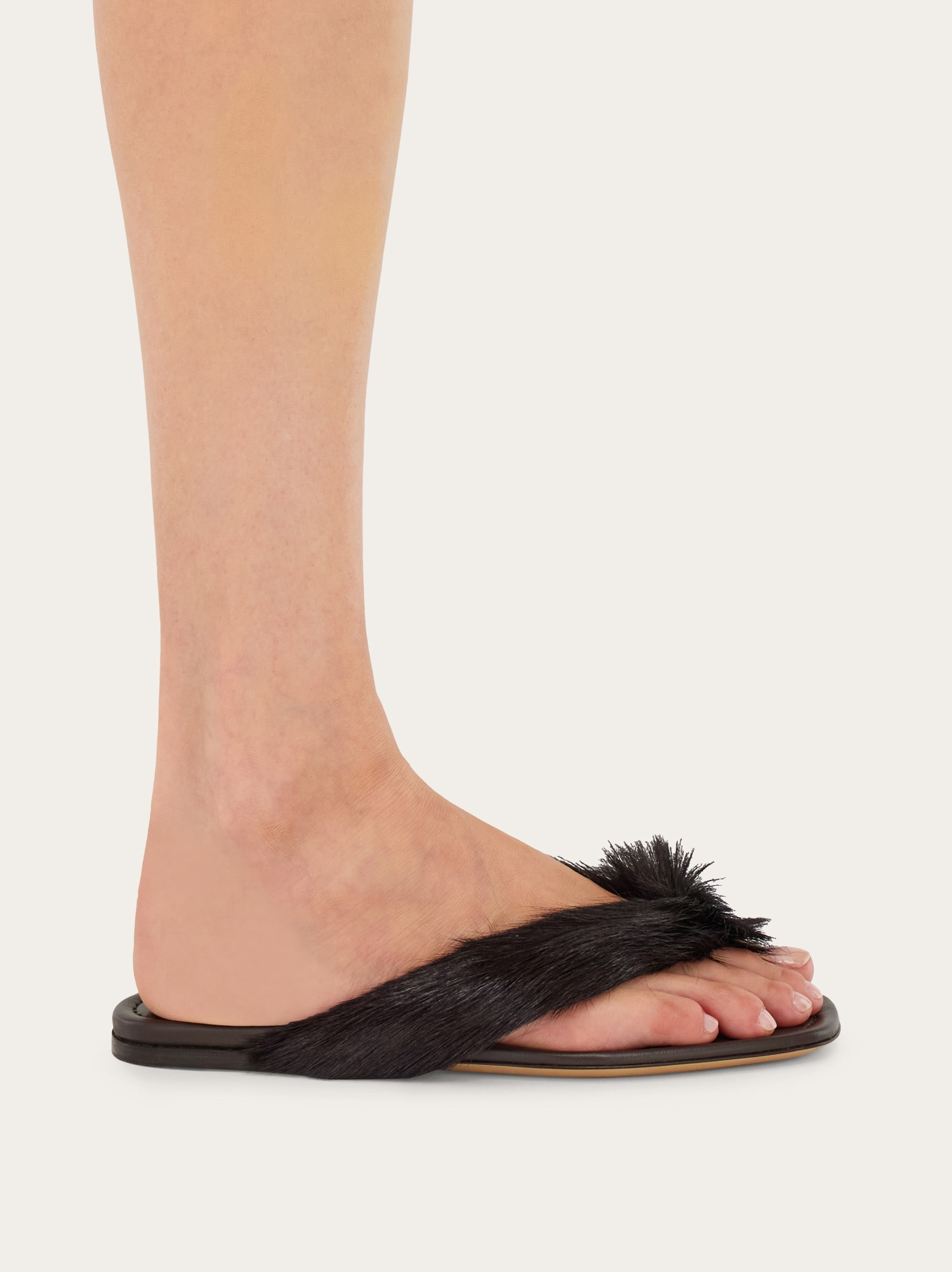 Thong sandal with fur detail - 4