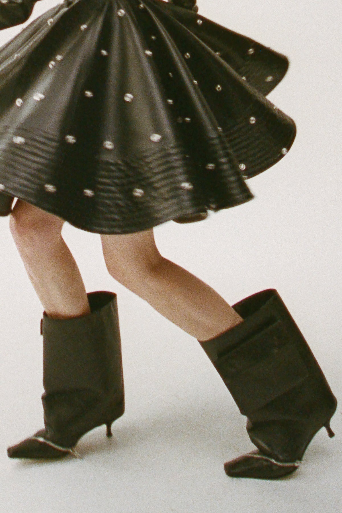 DANA CERNIERA KITTEN HEEL CYLINDER BOOTS WITH ZIPPER BLACK - 6