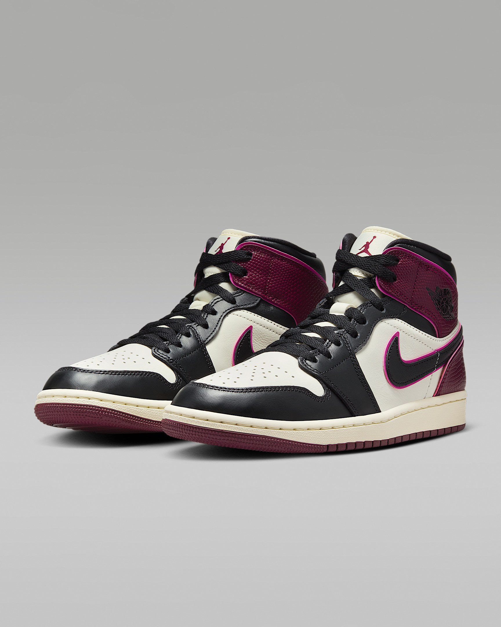 Air Jordan 1 Mid SE Women's Shoes - 5