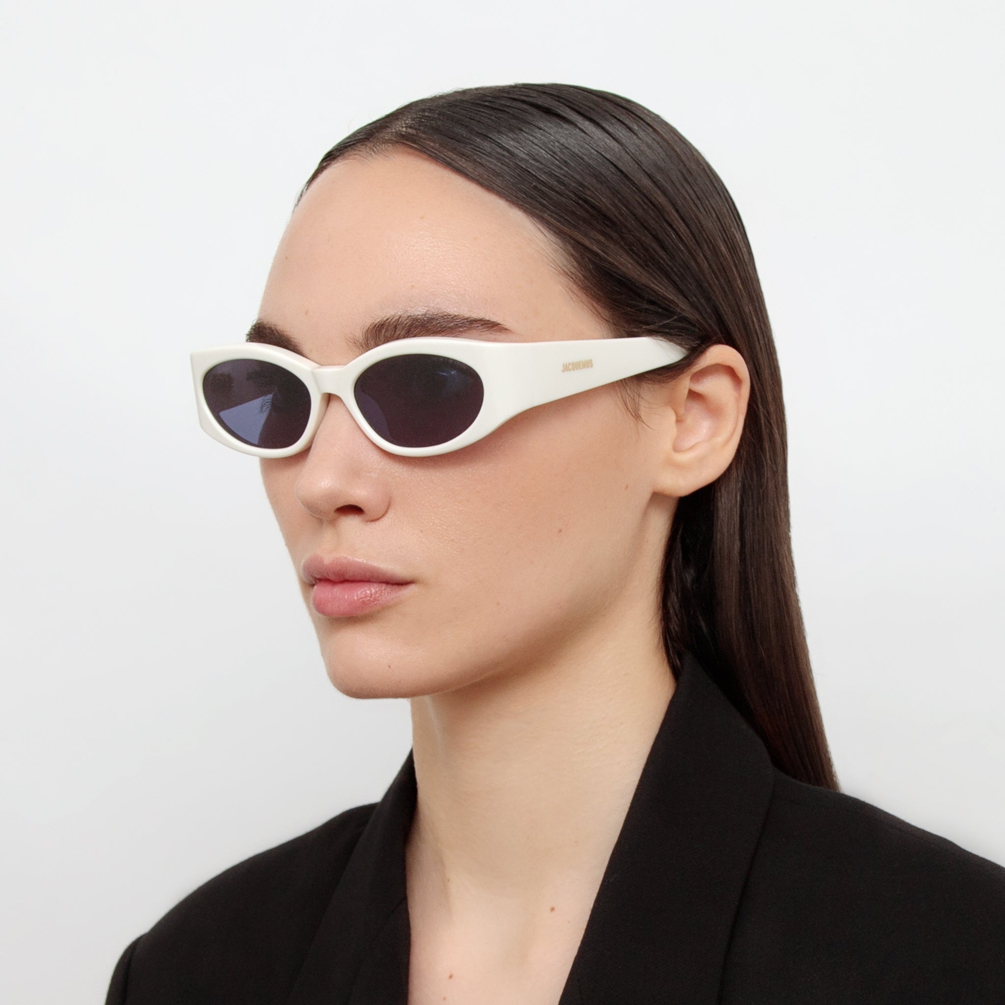 Ovalo Oval Sunglasses in White - 3