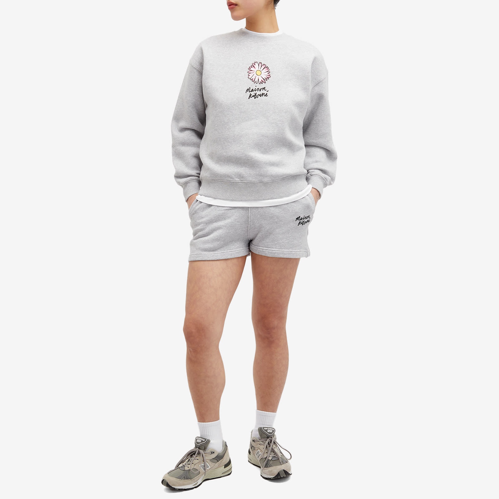 MAISON KITSUNE｜SWEATSHIRTS (FLOATING FLOWER COMFORT SWE MAISON KITSUNÉ Floating Flower Comfort Sweatshirt – VIBE TWLV