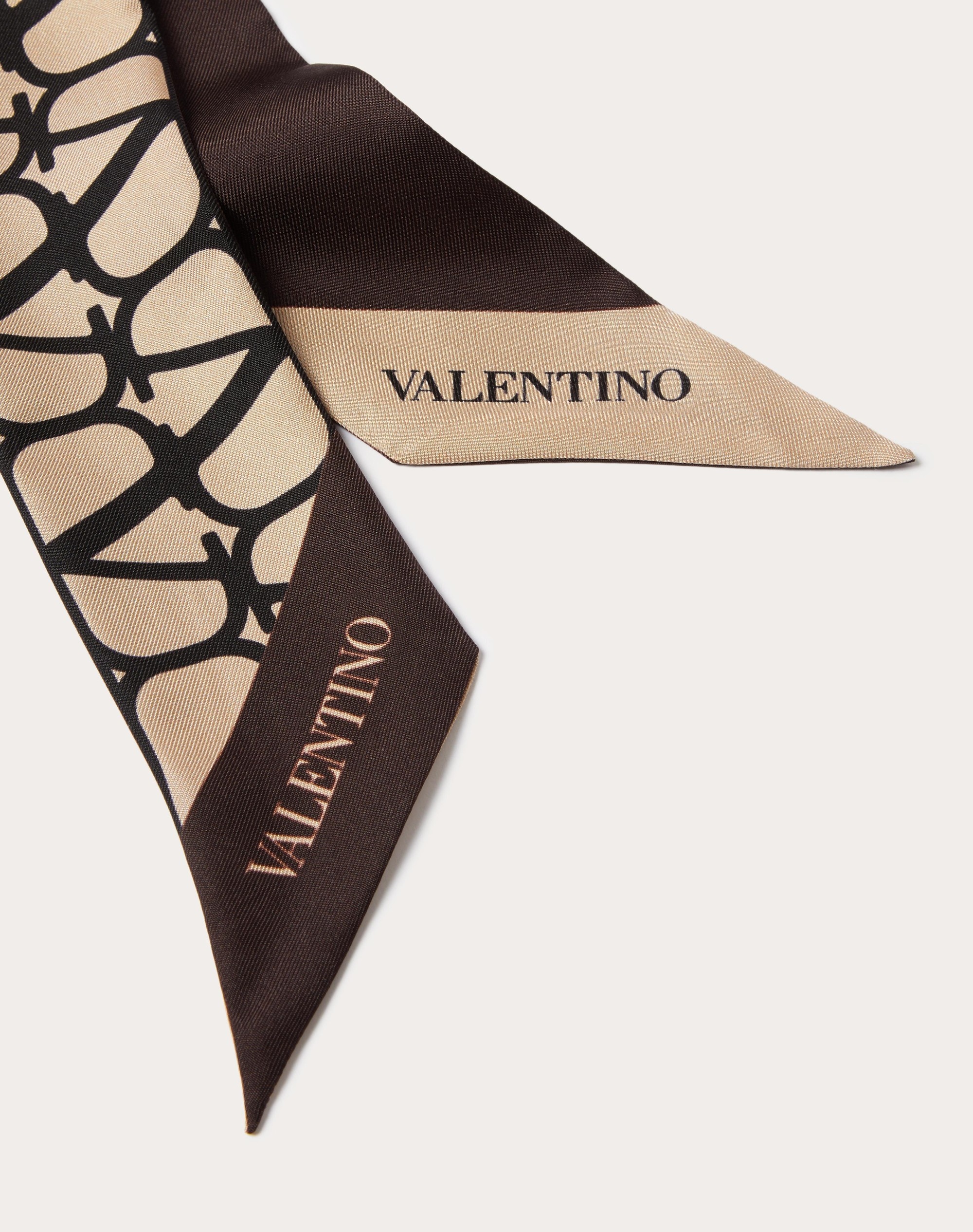 VALENTINO正規品/送料/関税込み TOILE ICONOGRAPHE Silk scarf 0400020512783?wid=600&hei=800&