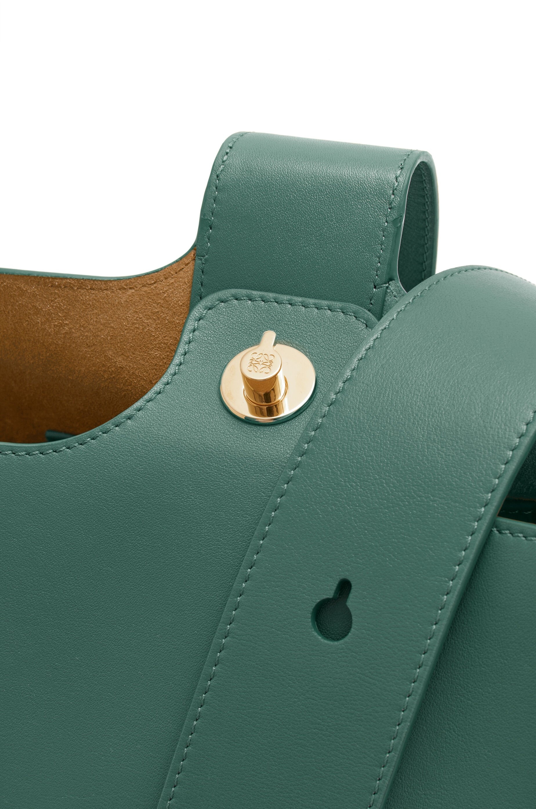 Medium Pebble bucket in smooth calfskin - 7