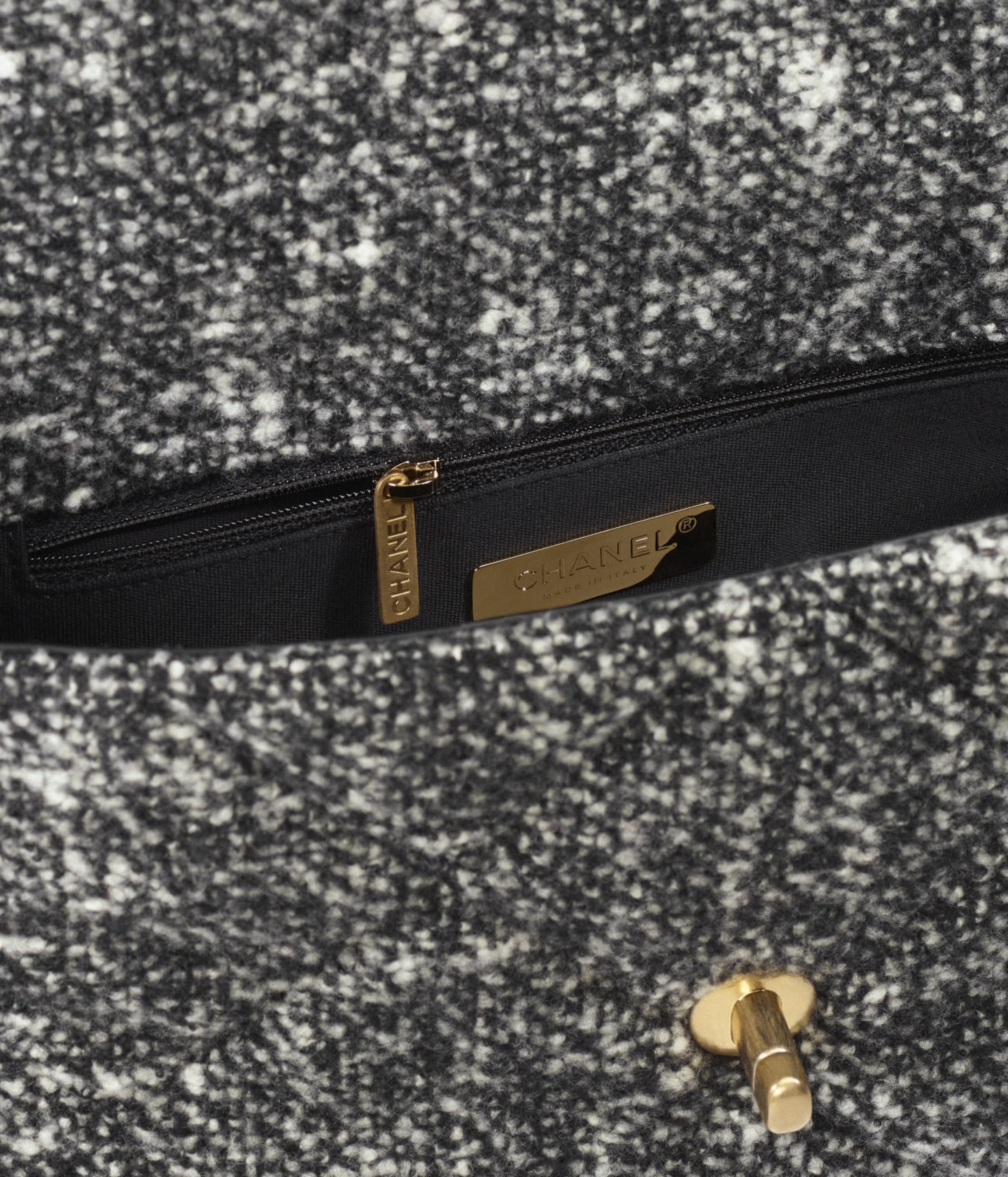 CHANEL 19 Large Handbag - 2