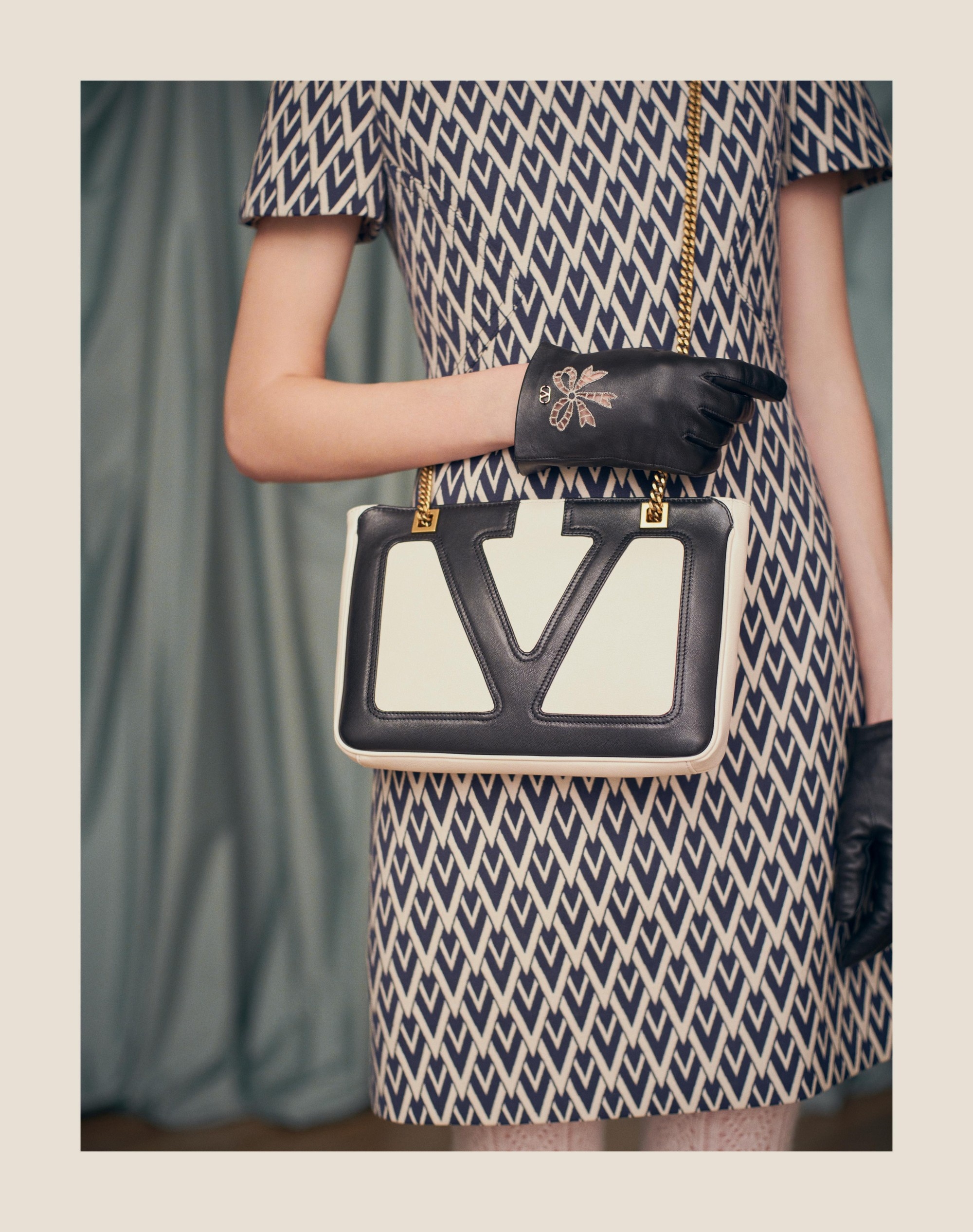 VALENTINO GARAVANI VIVA SUPERSTAR SMALL NAPPA LEATHER SHOPPING BAG - 10