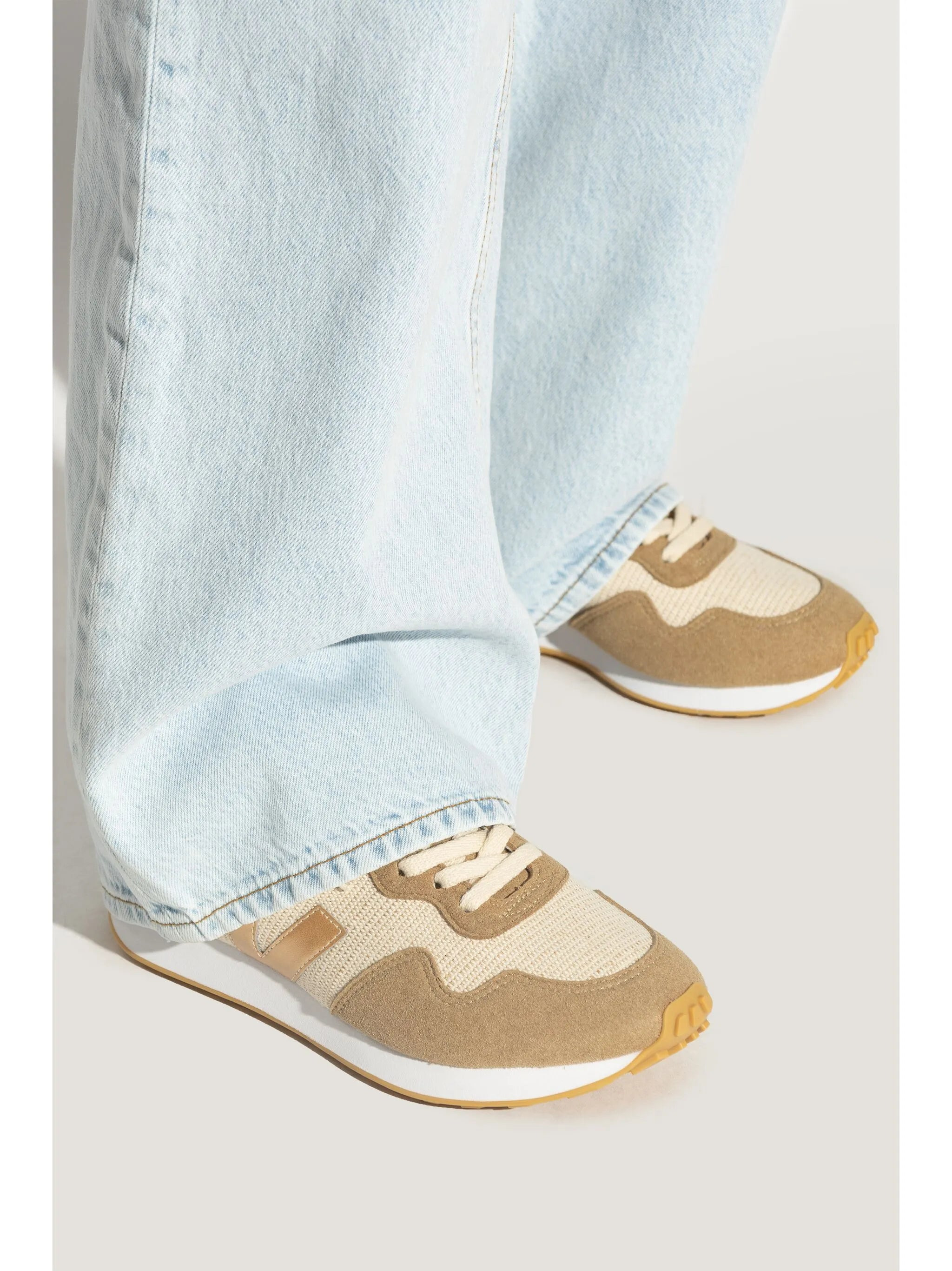 Veja Logo-patch Lace-up Sneakers - 4
