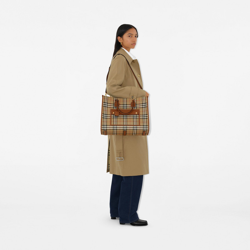Burberry Medium Freya Tote outlook