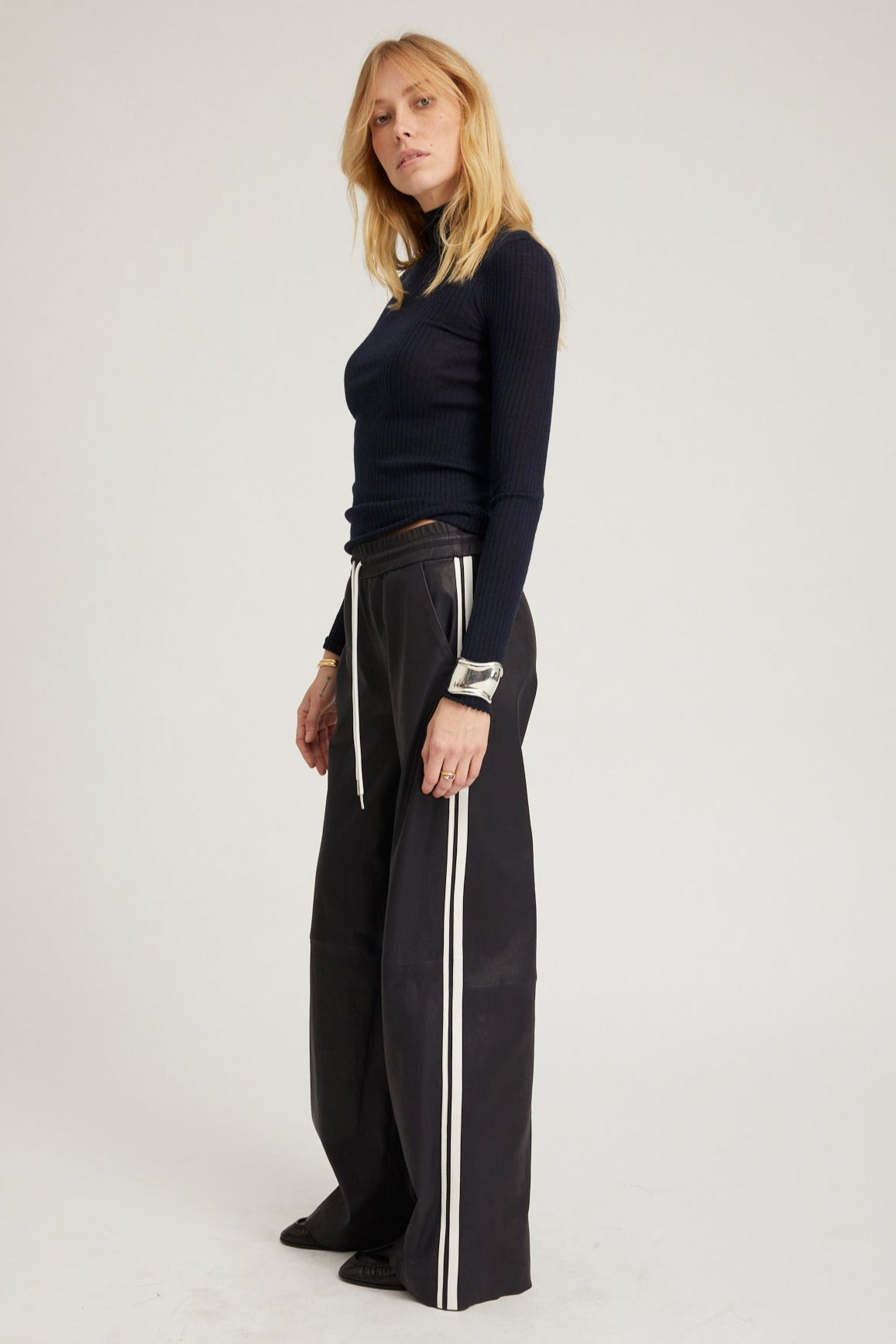 NAVY LEATHER BAGGY ATHLETIC PANTS - 2