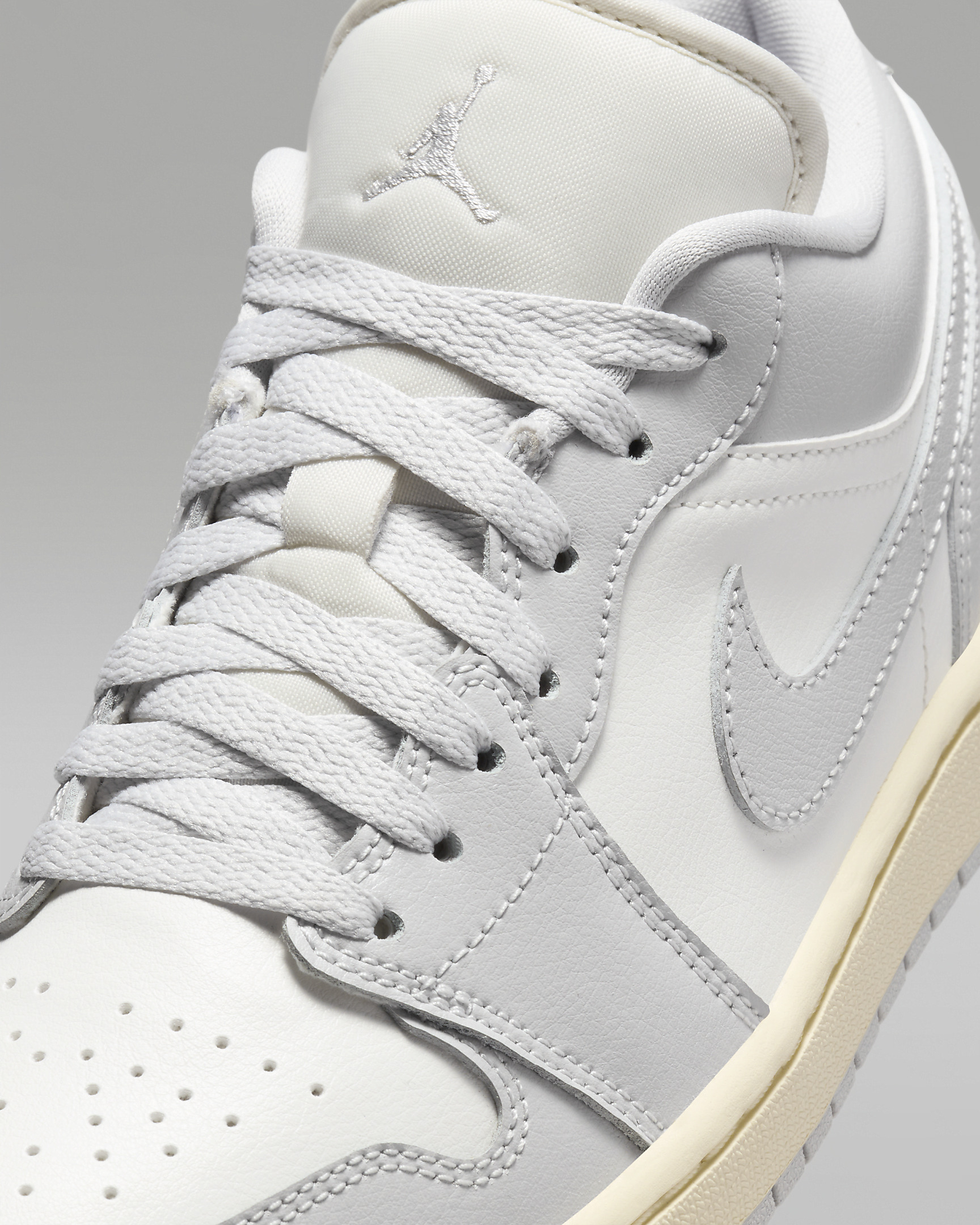 Air Jordan 1 Low Women's Shoes - 7