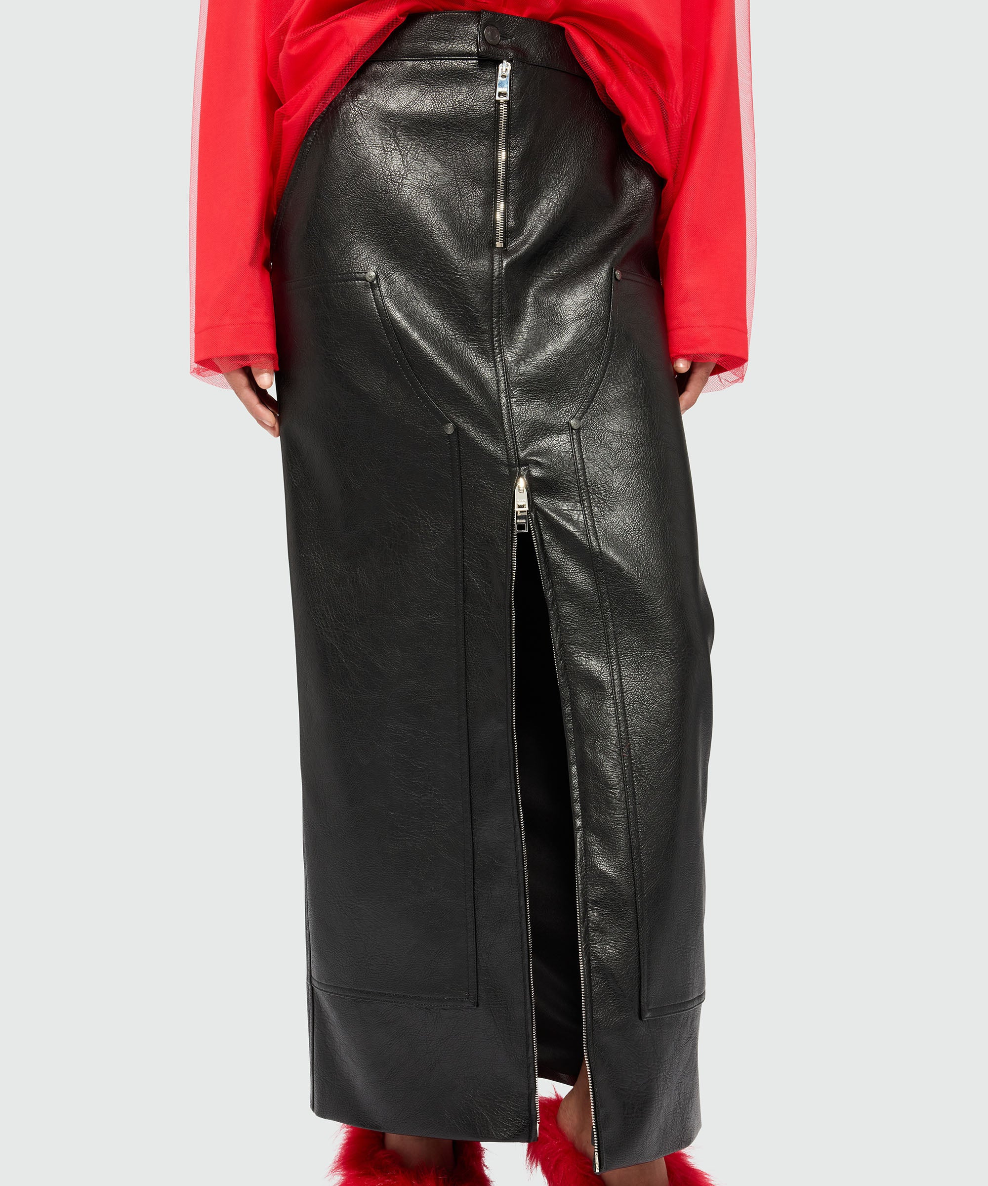 Long black skirt in hammered faux leather - 4