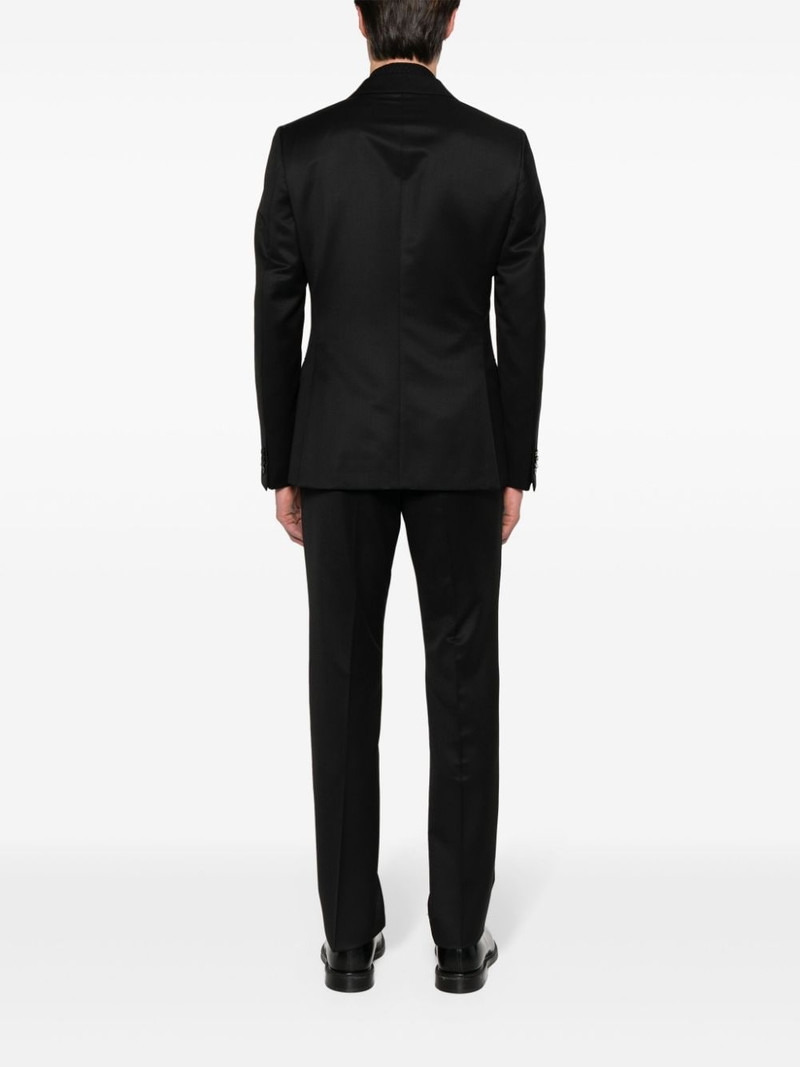 single-breasted suit 4