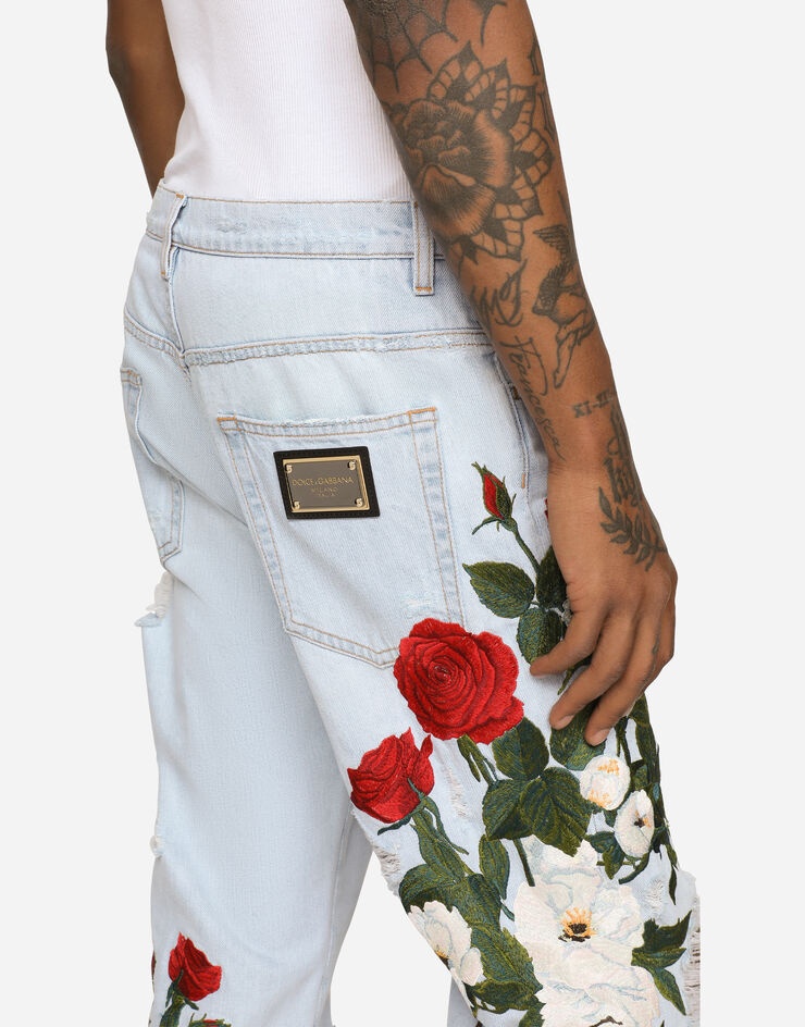 Loose light blue jeans with floral embroidery - 5