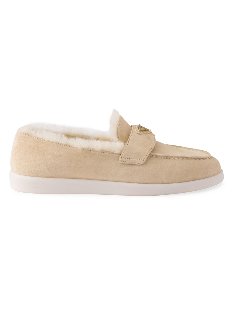 Suede 과 shearling loafers 1
