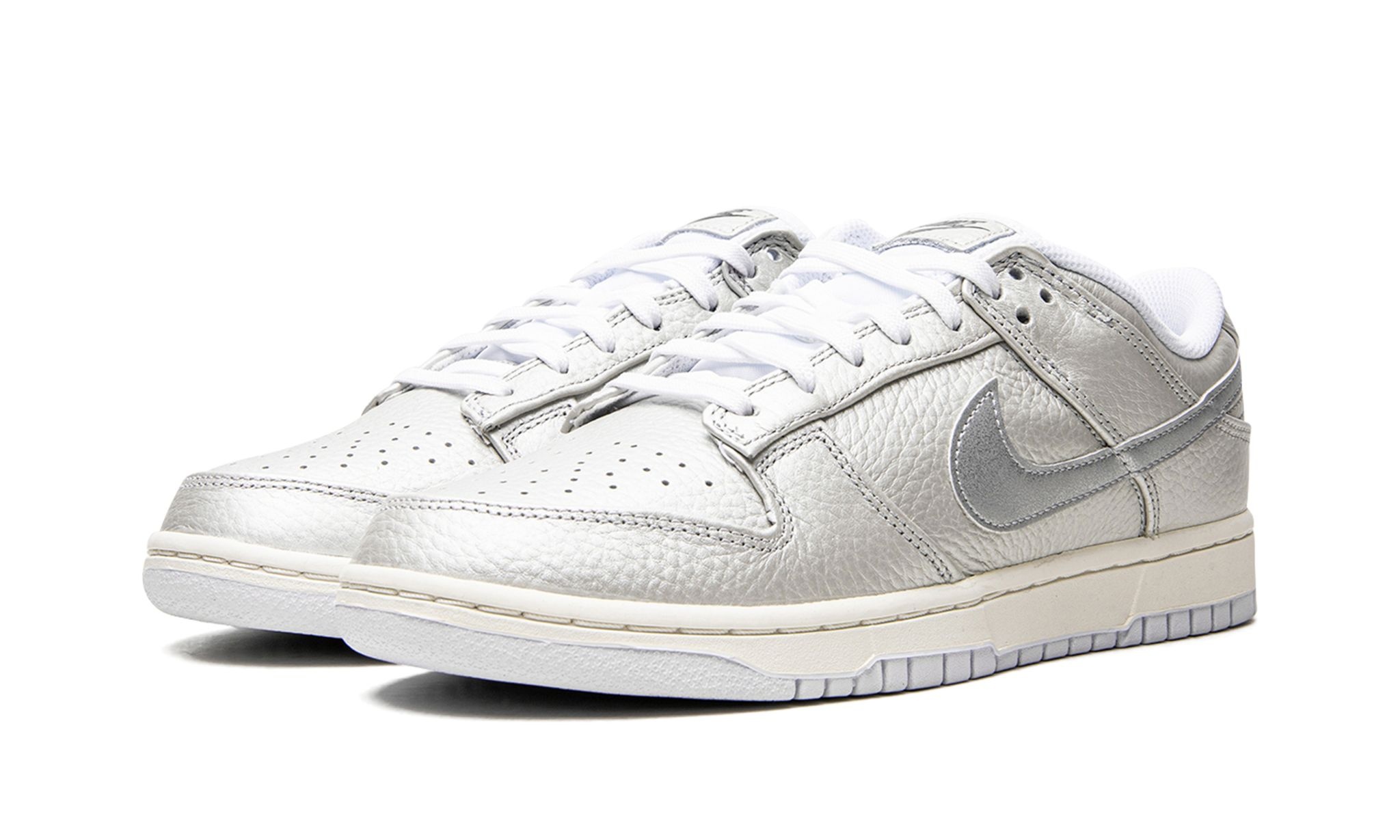 Dunk Low "Metallic Silver" - 2