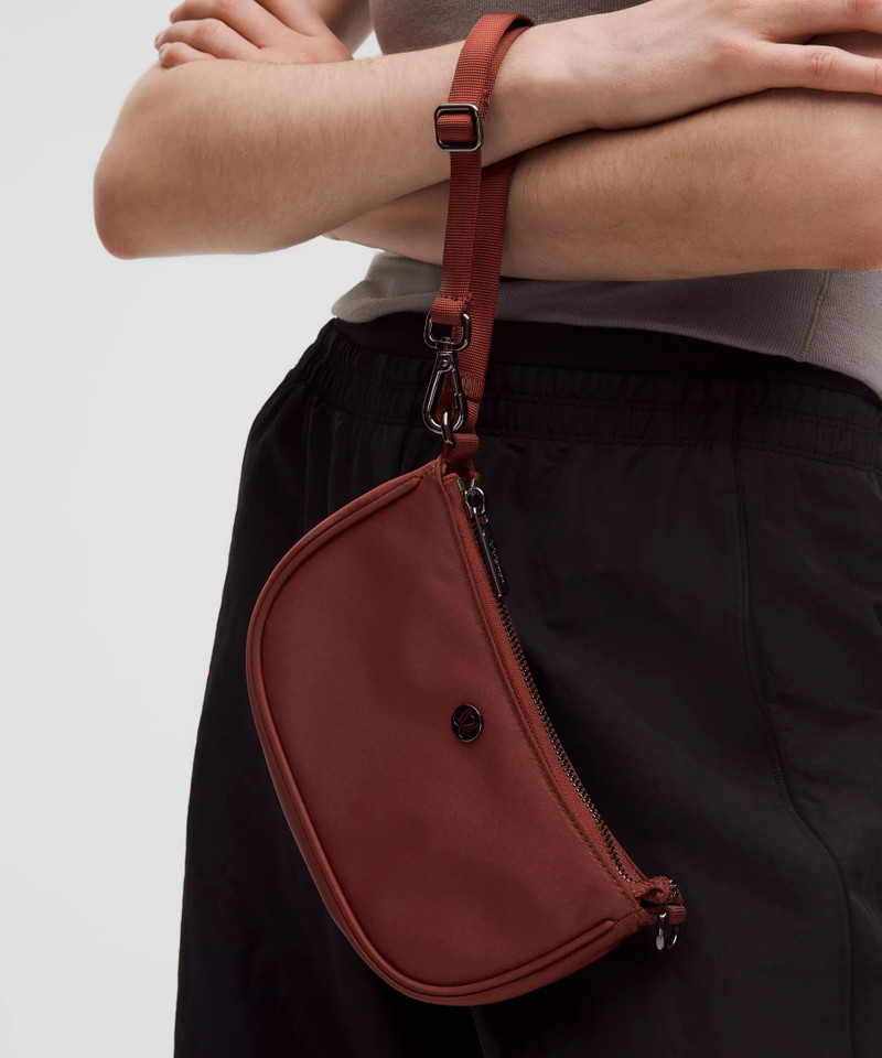 City Essentials Mini Shoulder Bag 1L 4