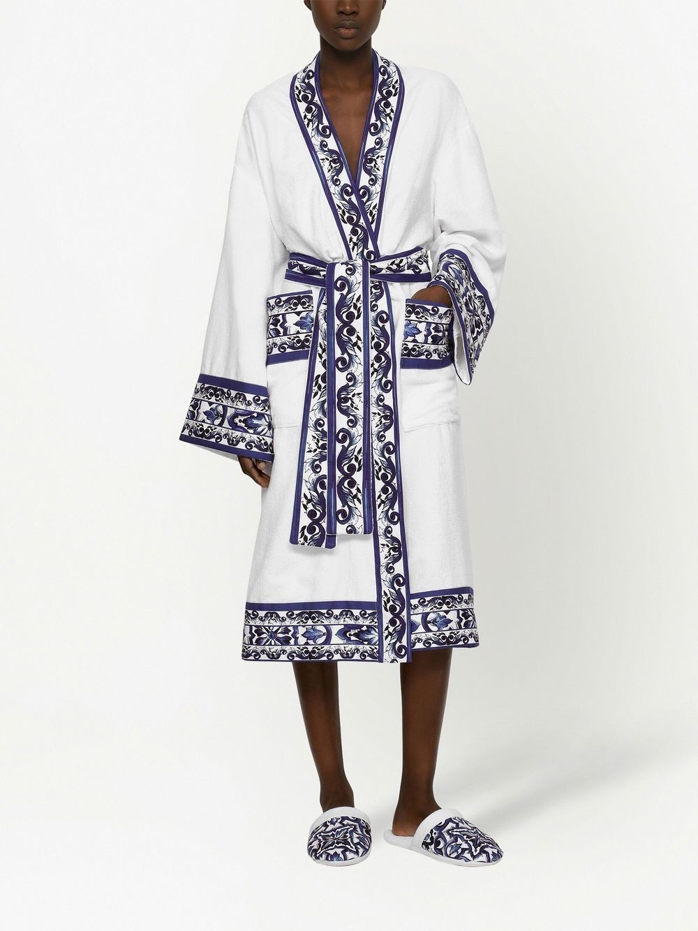 Majolica-print trim bathrobe - 3