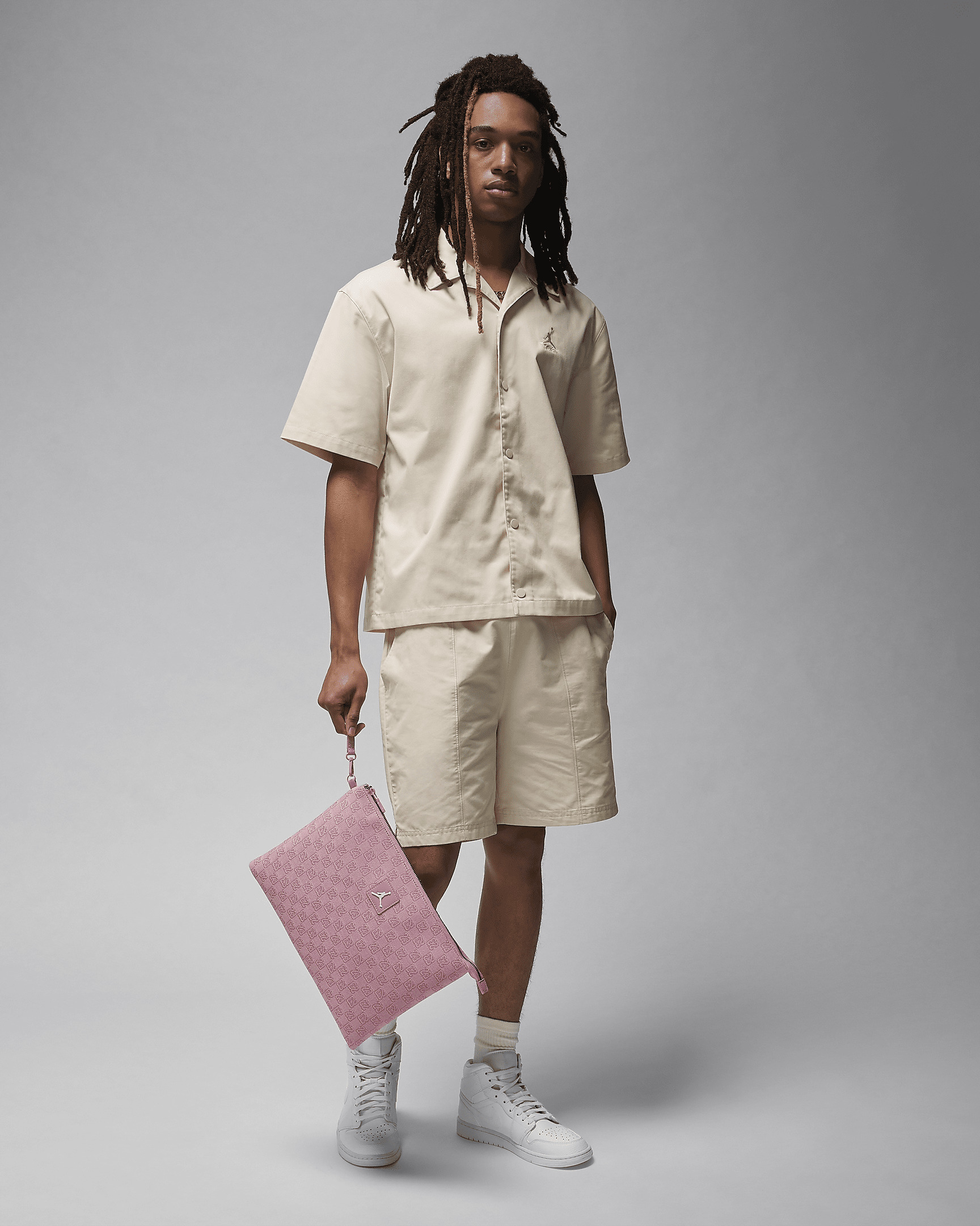 Jordan Monogram Pouch (0.98L) - 7