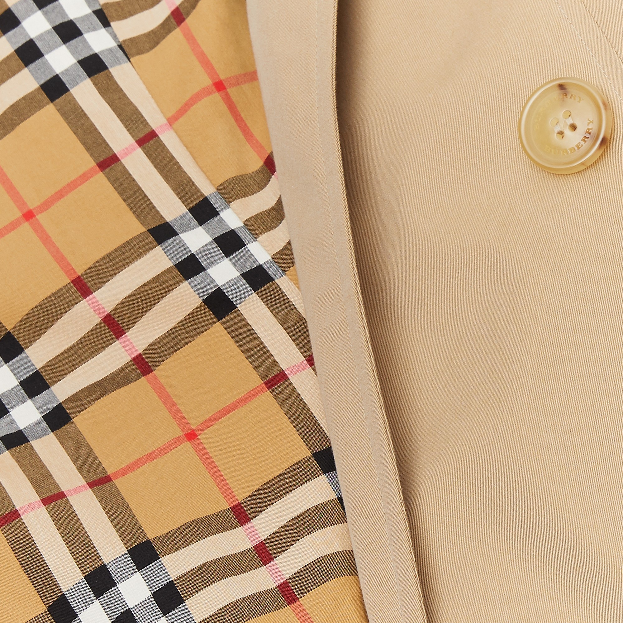 【送料&関税込】Burberry Beige Gabardine Heritage Chelsea Tr Long Chelsea Heritage Trench Coat in Honey - Women