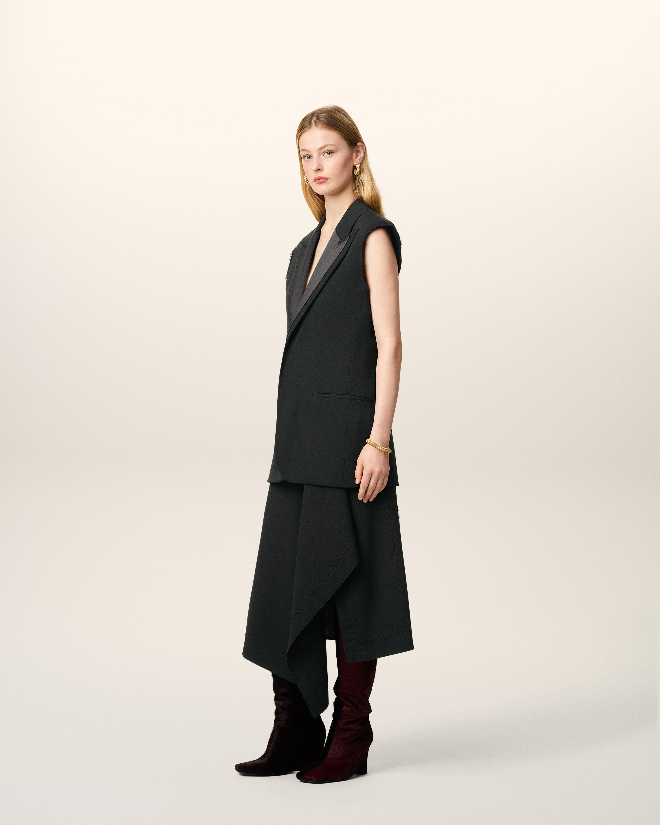BLACK WOOL SLEEVELESS SMOCKING JACKET - 6