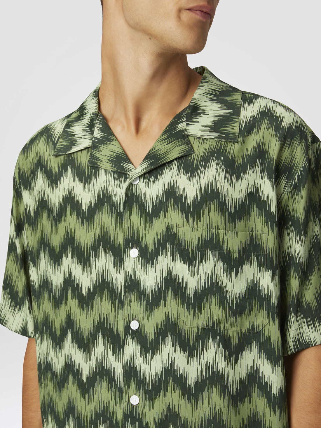 Bowling shirt in zig zag viscose printed with disturbed frequency - 5