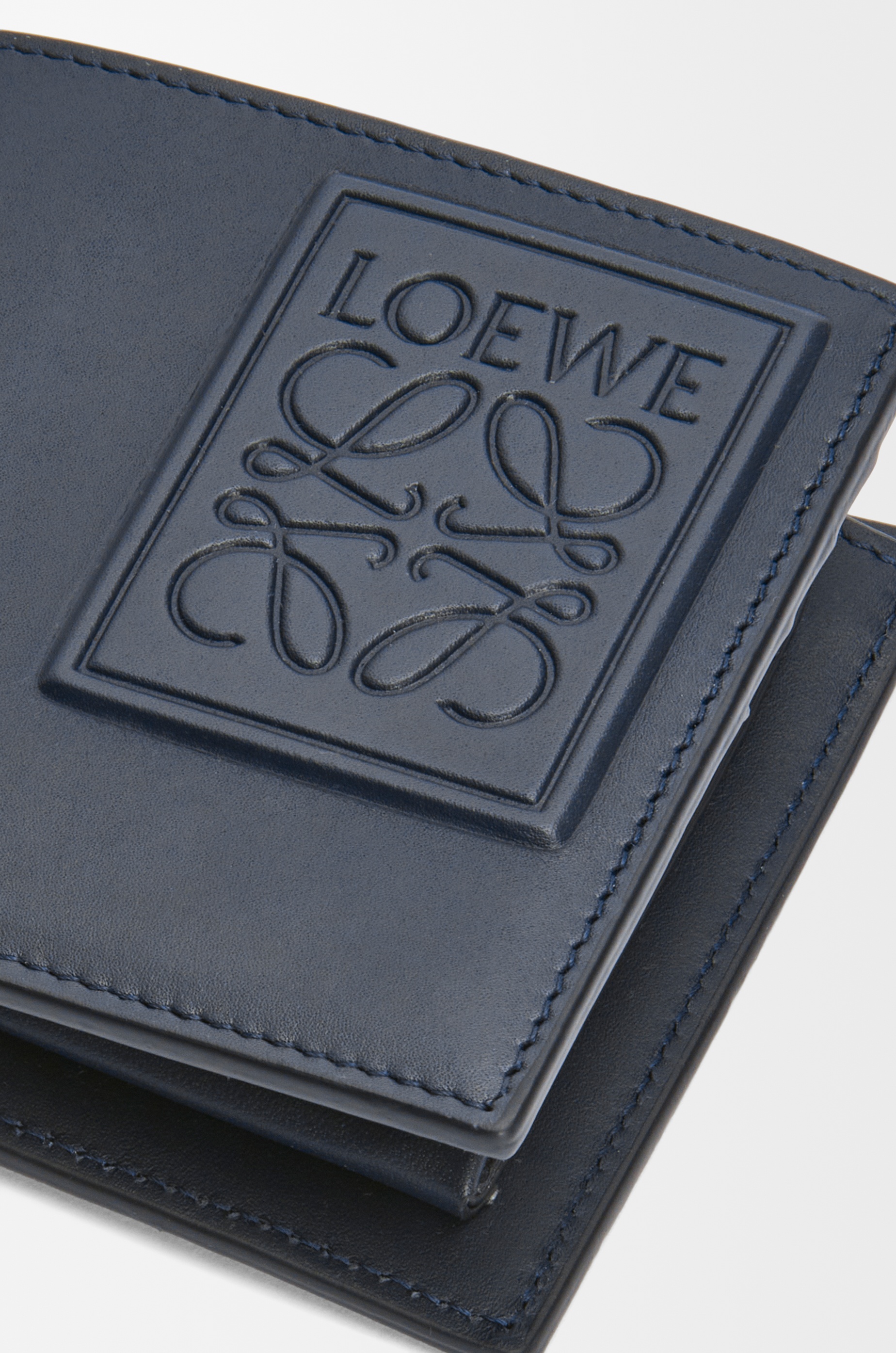 Bifold wallet in satin calfskin - 5