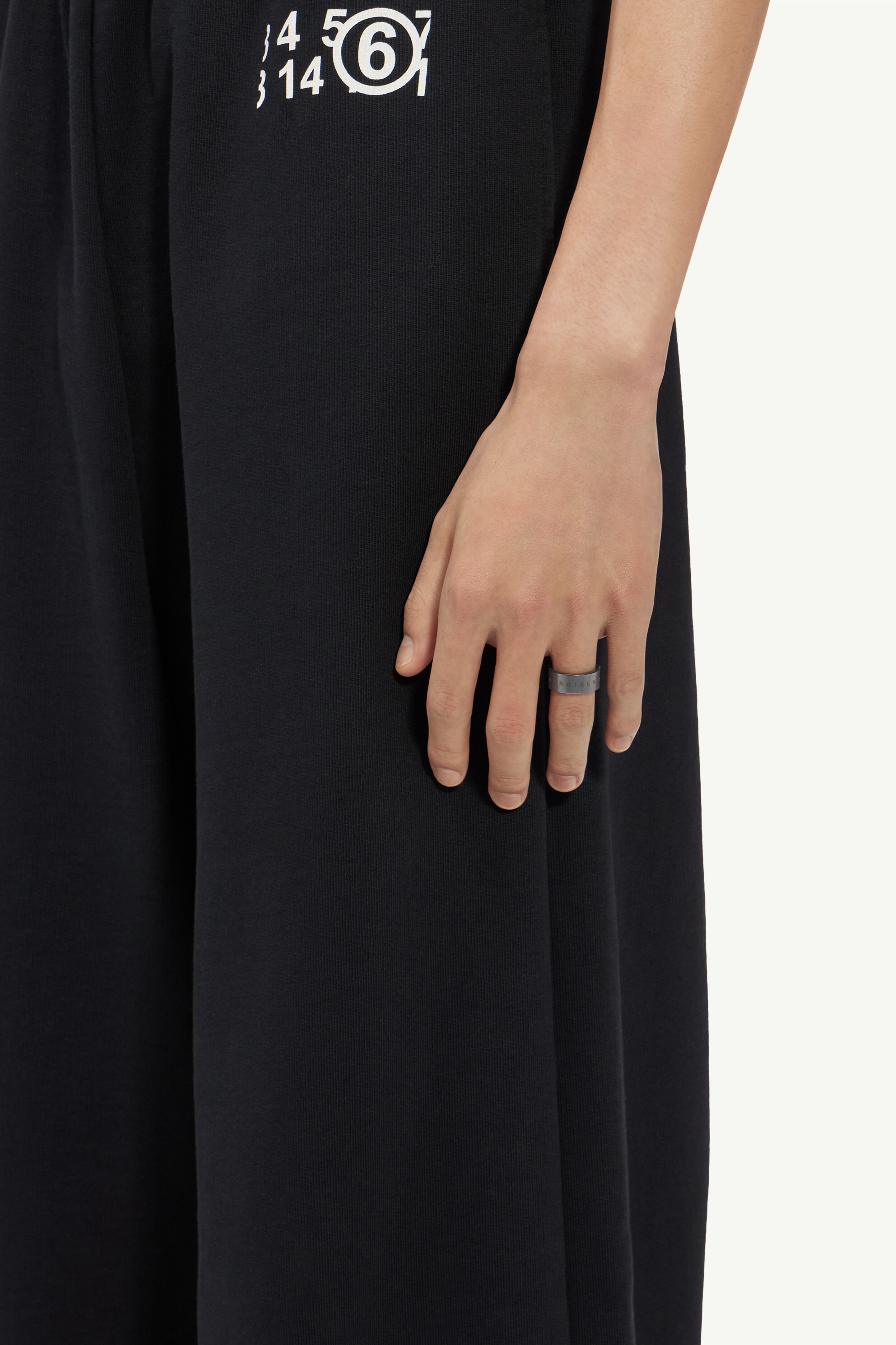 Minimal logo ring - 4