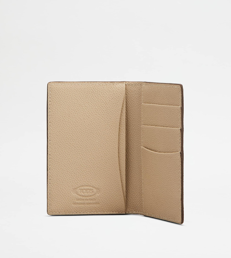 Tod's CARD HOLDER IN LEATHER - BROWN outlook