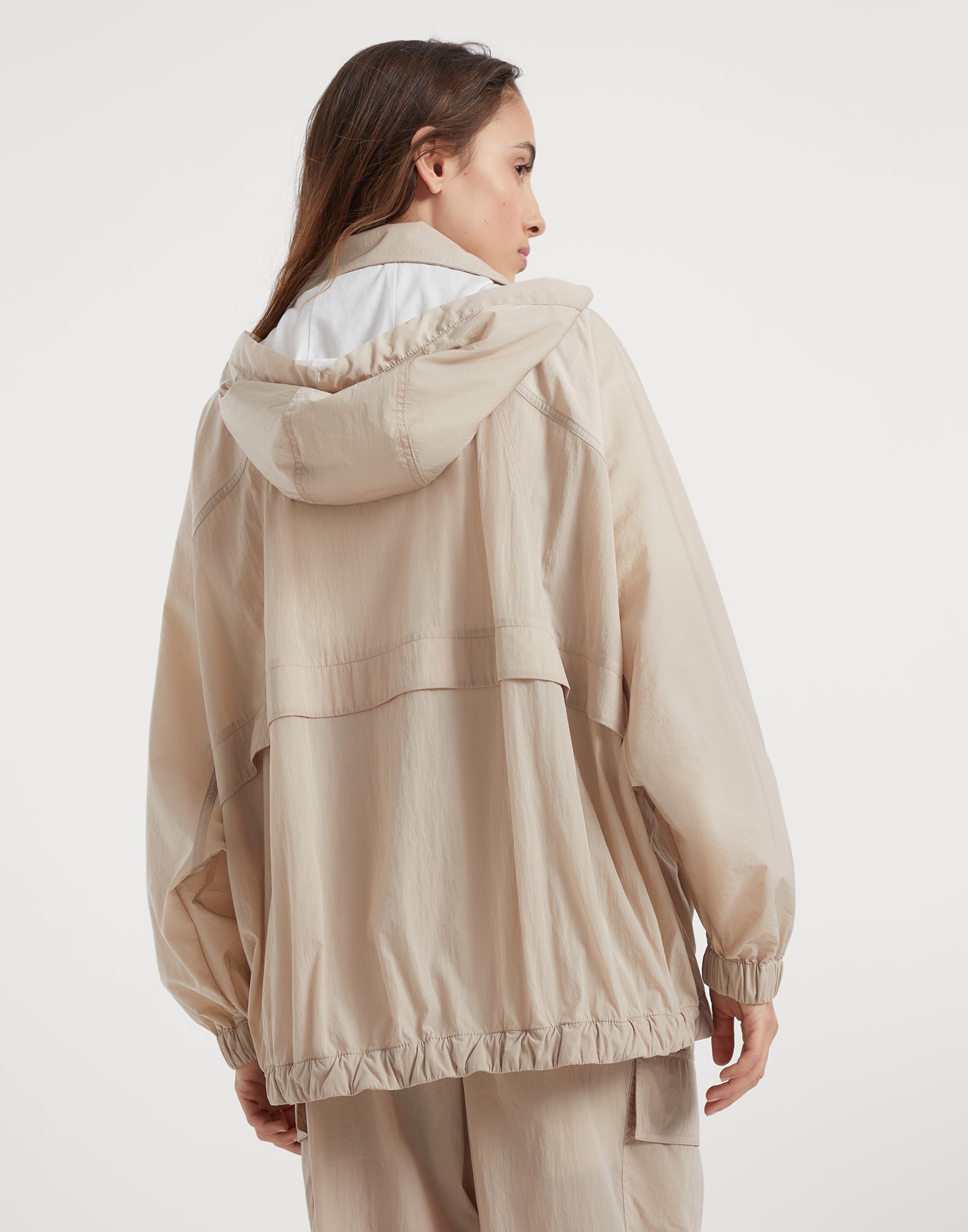Wrinkled cloth hooded outerwear with precious trims - 2